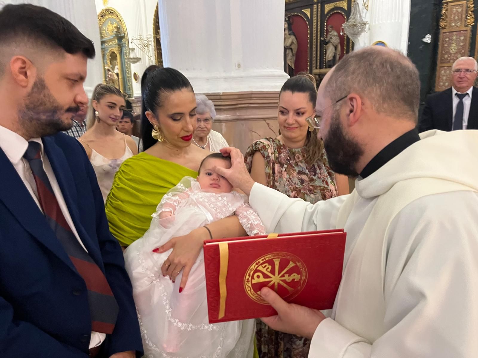 Gabriela, Manuel y Jimena reciben el Sacramento del Bautismo en el Santuario