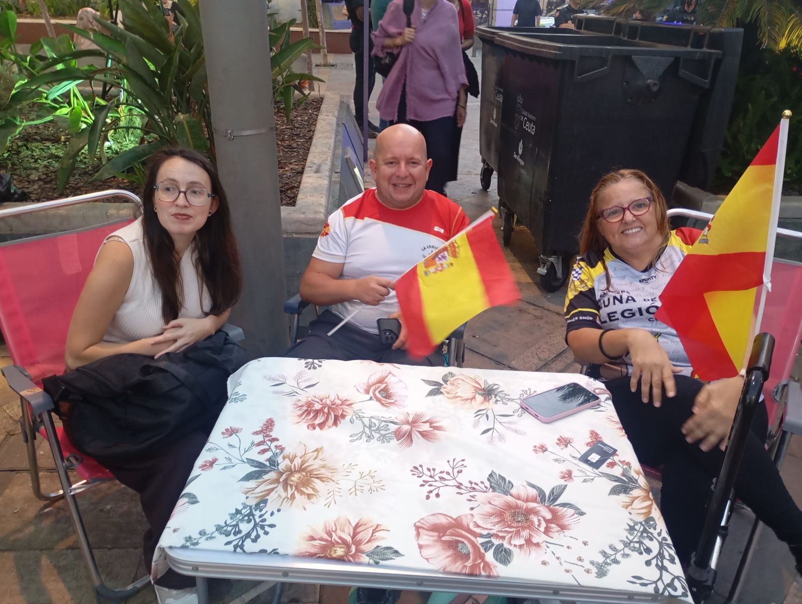 Vivas visita la Plaza de los Reyes, “un ejemplo de civismo de los ceutíes”