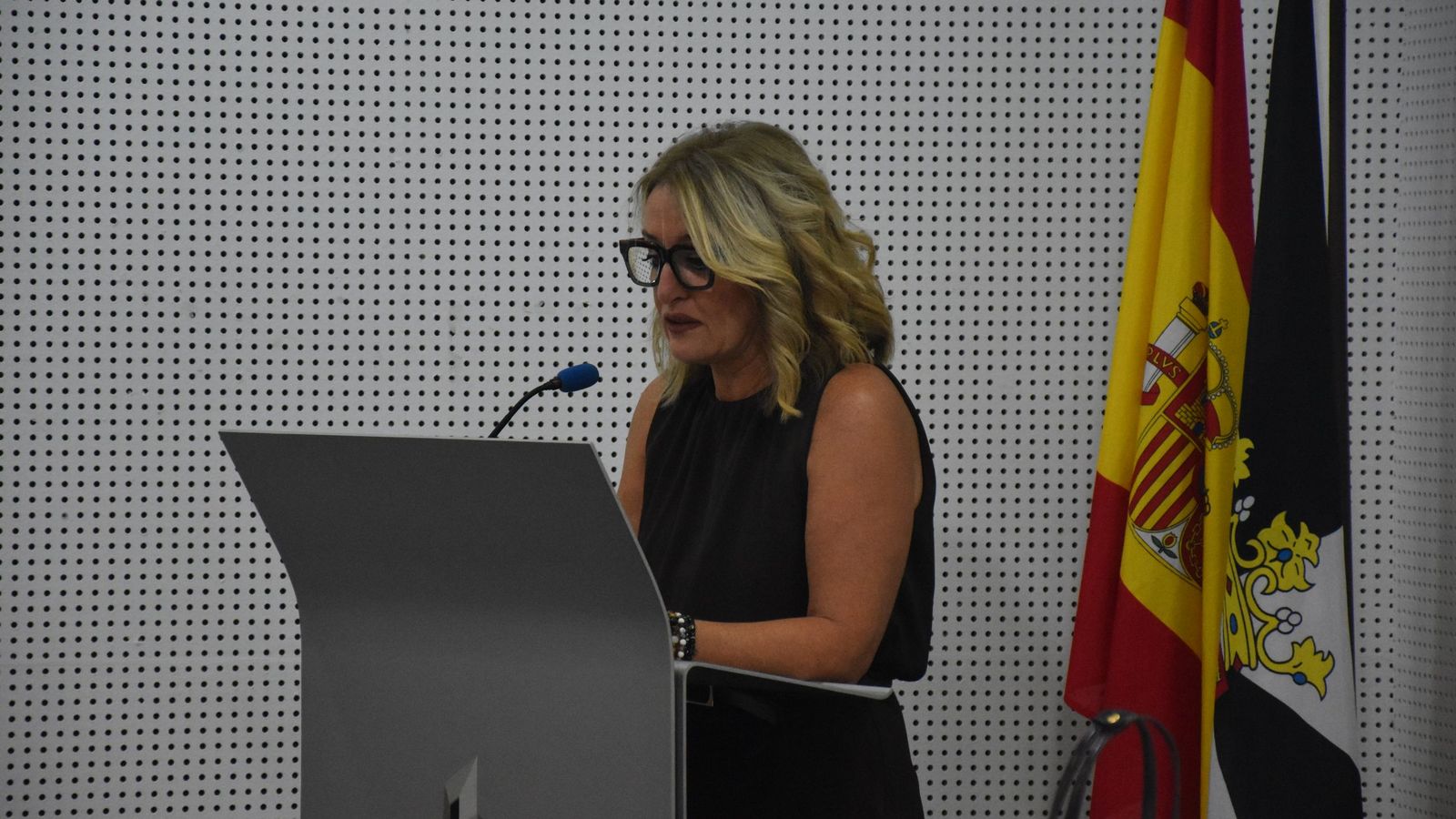 La directora de la academia, Rosa Founaud, durante la presentación del acto de entrega de diplomas La directora de la academia, Rosa Founaud, durante la presentación del acto de entrega de diplomas