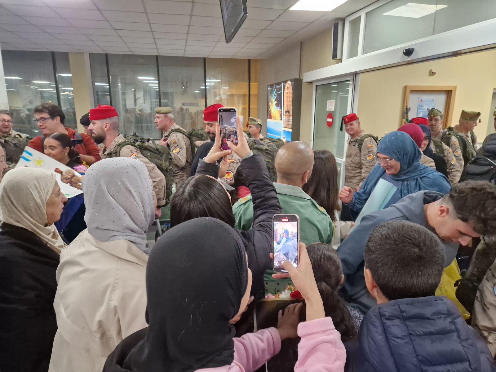 FOTOGALERÍA | De Irak a los brazos de su gente: fotogalería del regreso de la COMGECEU