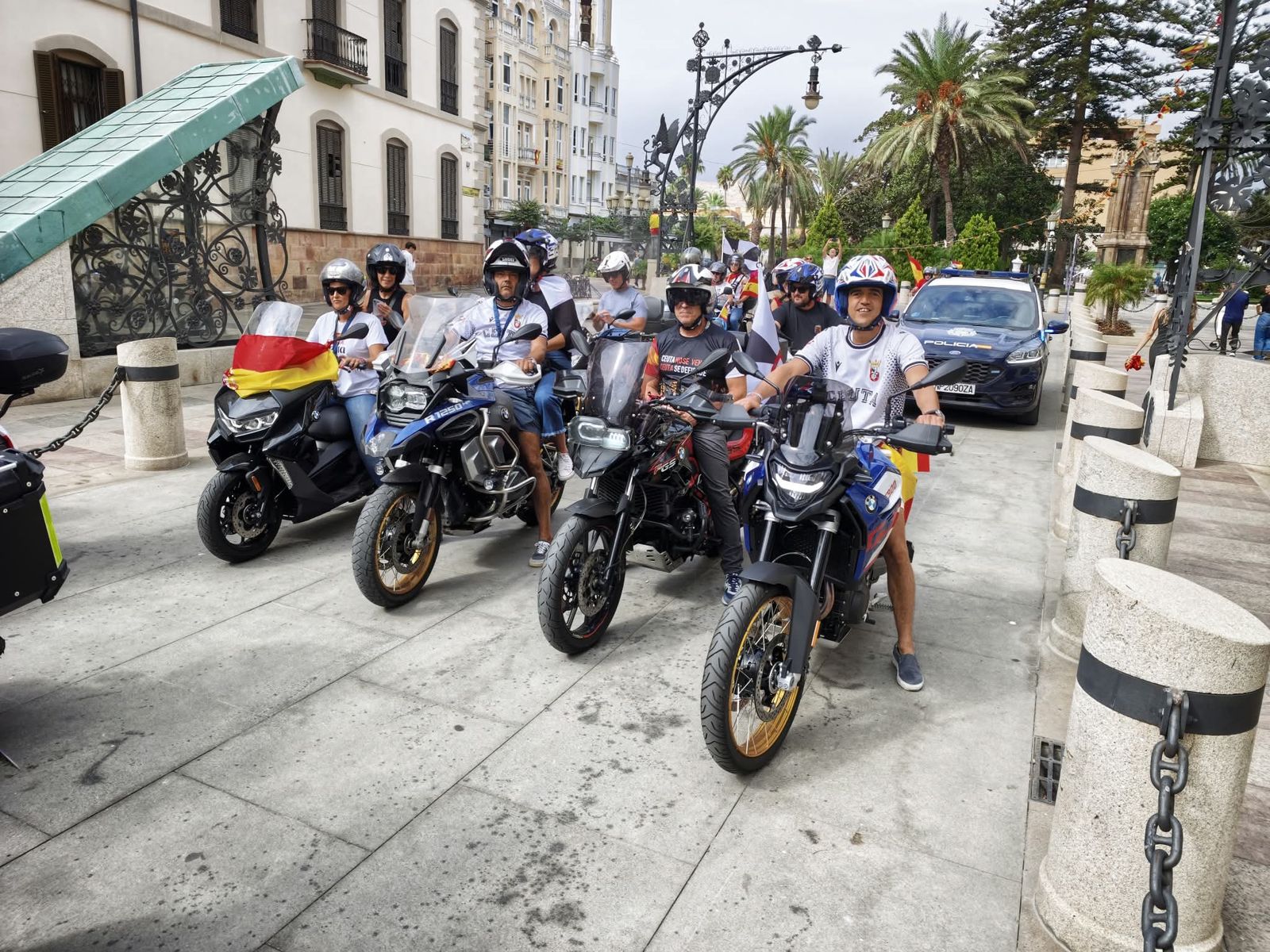 Cientos de motoristas se manifiestan por las calles de Ceuta