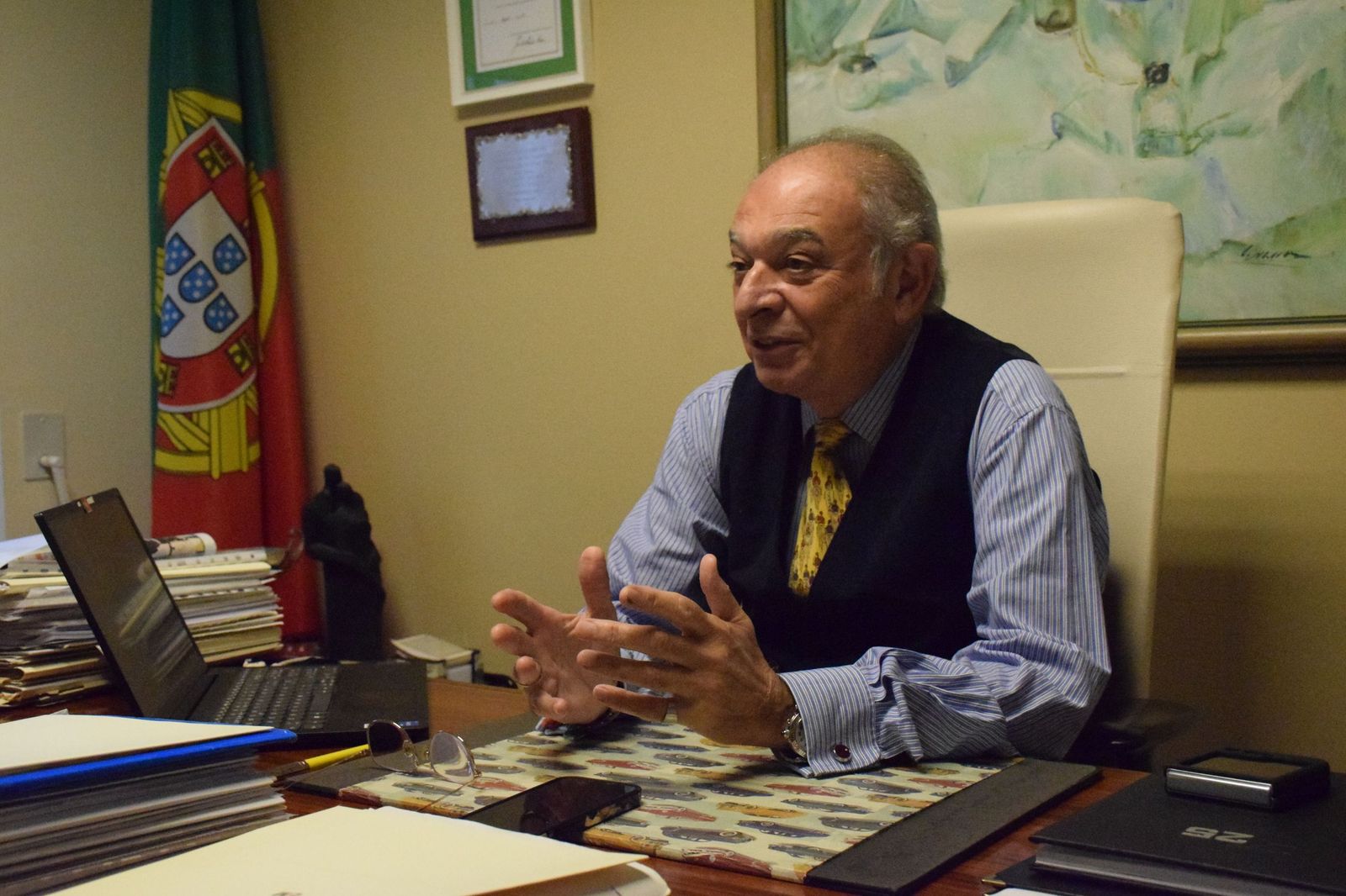 El cónsul de Portugal en Ceuta desde 1999, José Francisco Ríos, en su despacho de la calle Camoens