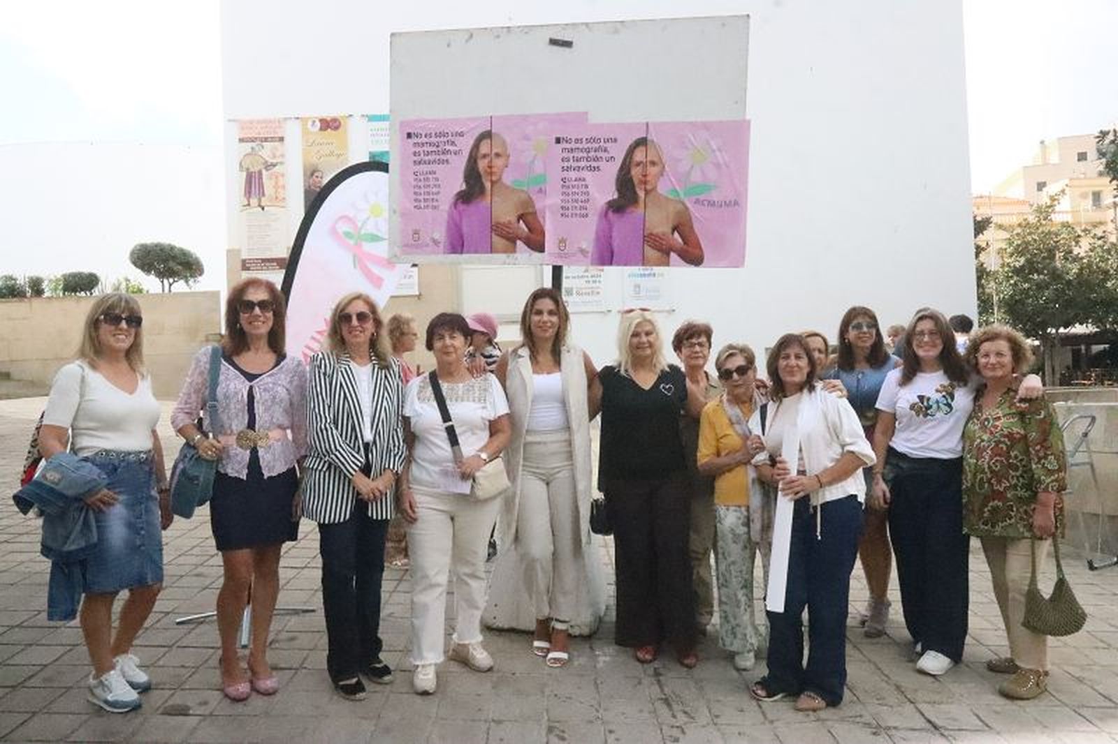 Presentación de la imagen de la campaña de prevención contra el cáncer de mama por parte de ACMUMA./ FOTO REDUAN