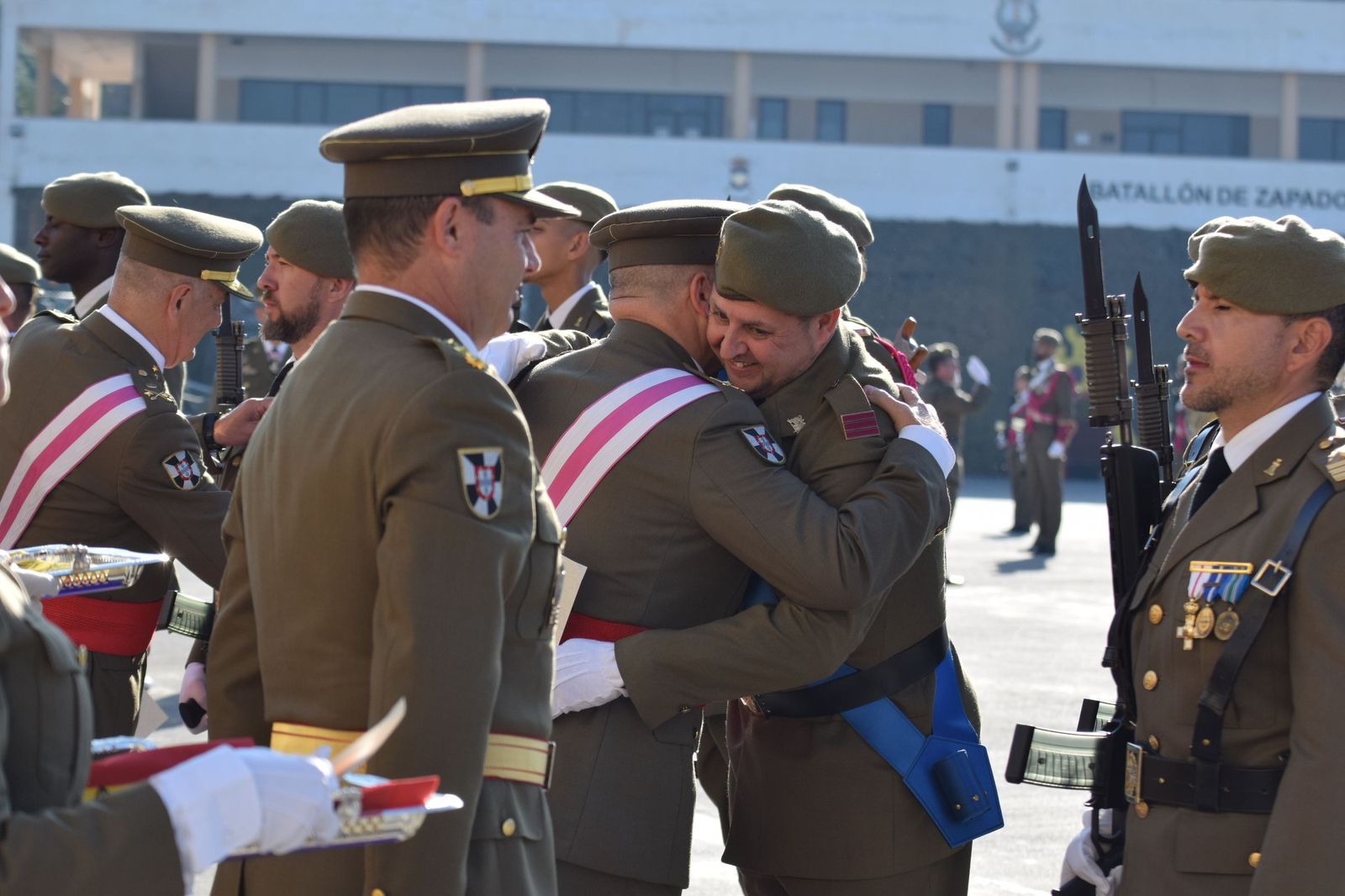 El Regimiento de Ingenieros 7 honra a San Fernando en una solemne parada militar en El Jaral