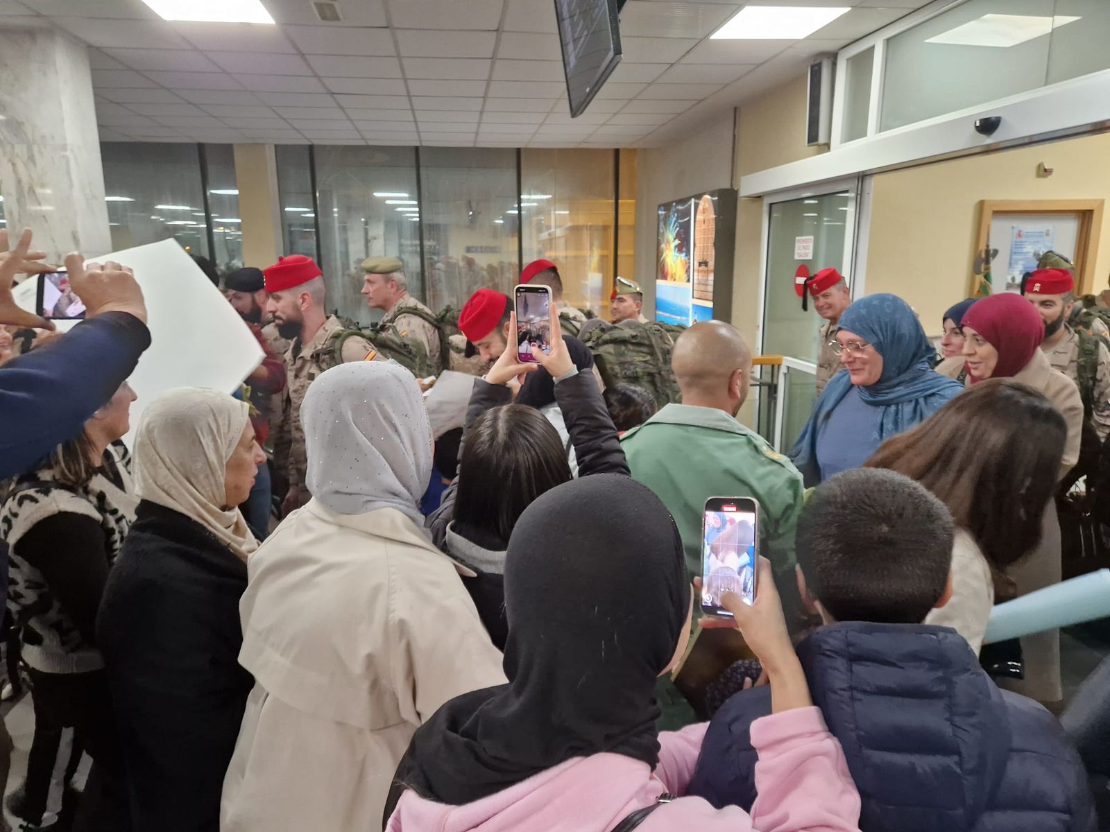 FOTOGALERÍA | De Irak a los brazos de su gente: fotogalería del regreso de la COMGECEU