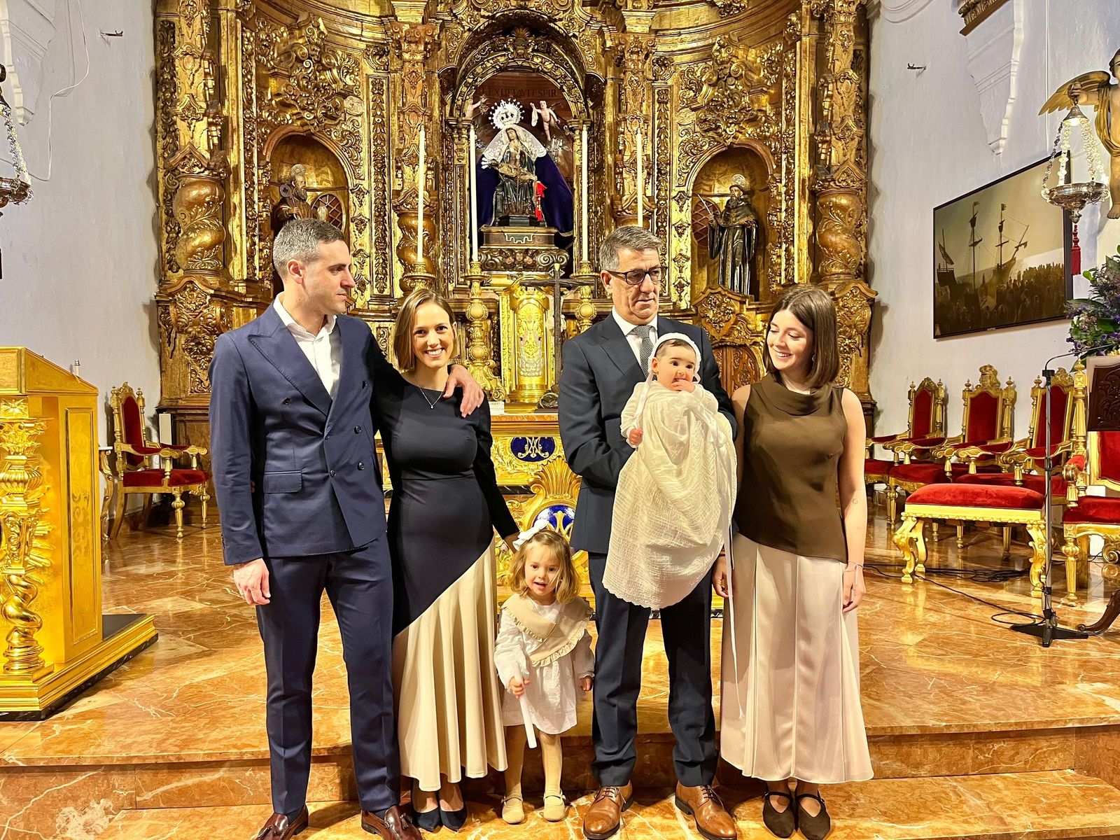 Carmen recibe el Sacramento del Bautismo en el Santuario