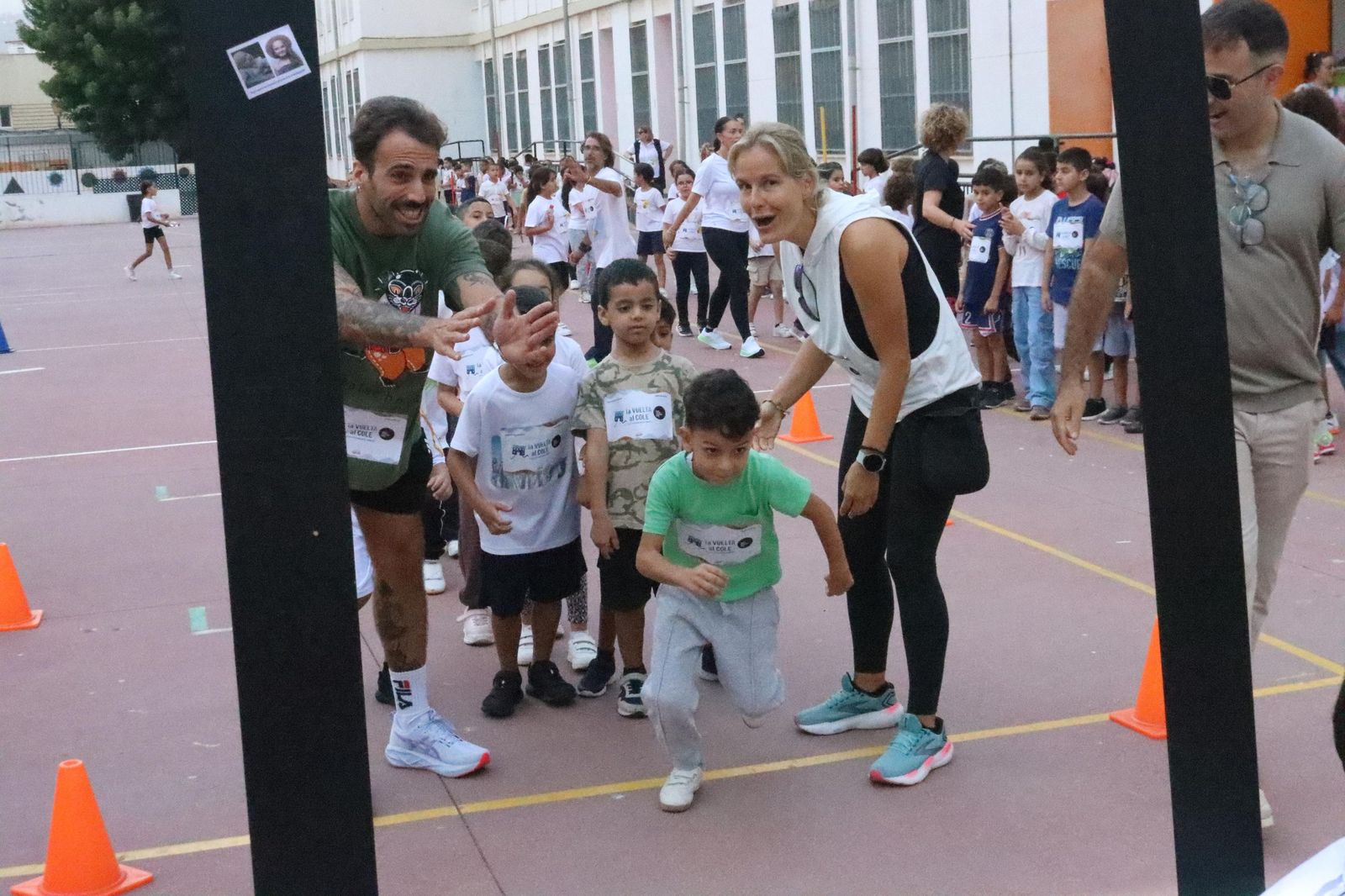 FOTOGALERÍA | Así vivieron “La Vuelta al Cole contra la leucemia infantil” en el CEIP Maestro José Acosta