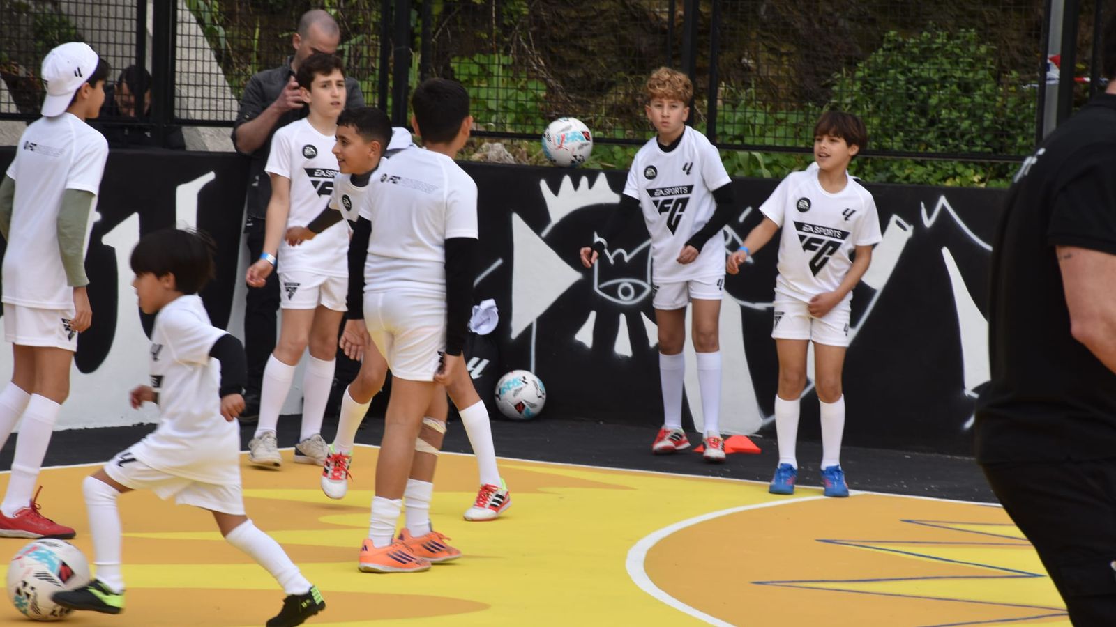 El Sarchal estrena una cancha de fútbol diseñada con la “identidad de Ceuta”