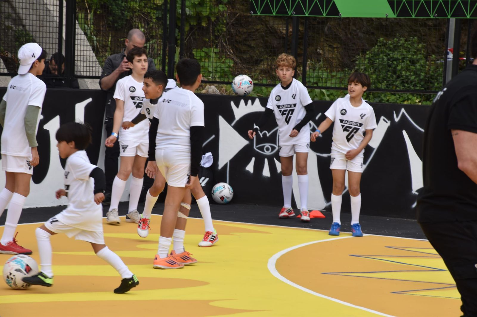 El Sarchal estrena una cancha de fútbol diseñada con la “identidad de Ceuta”