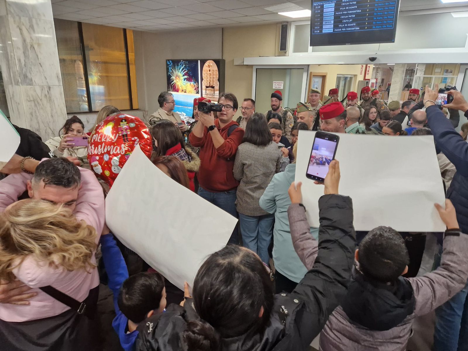 FOTOGALERÍA | De Irak a los brazos de su gente: fotogalería del regreso de la COMGECEU