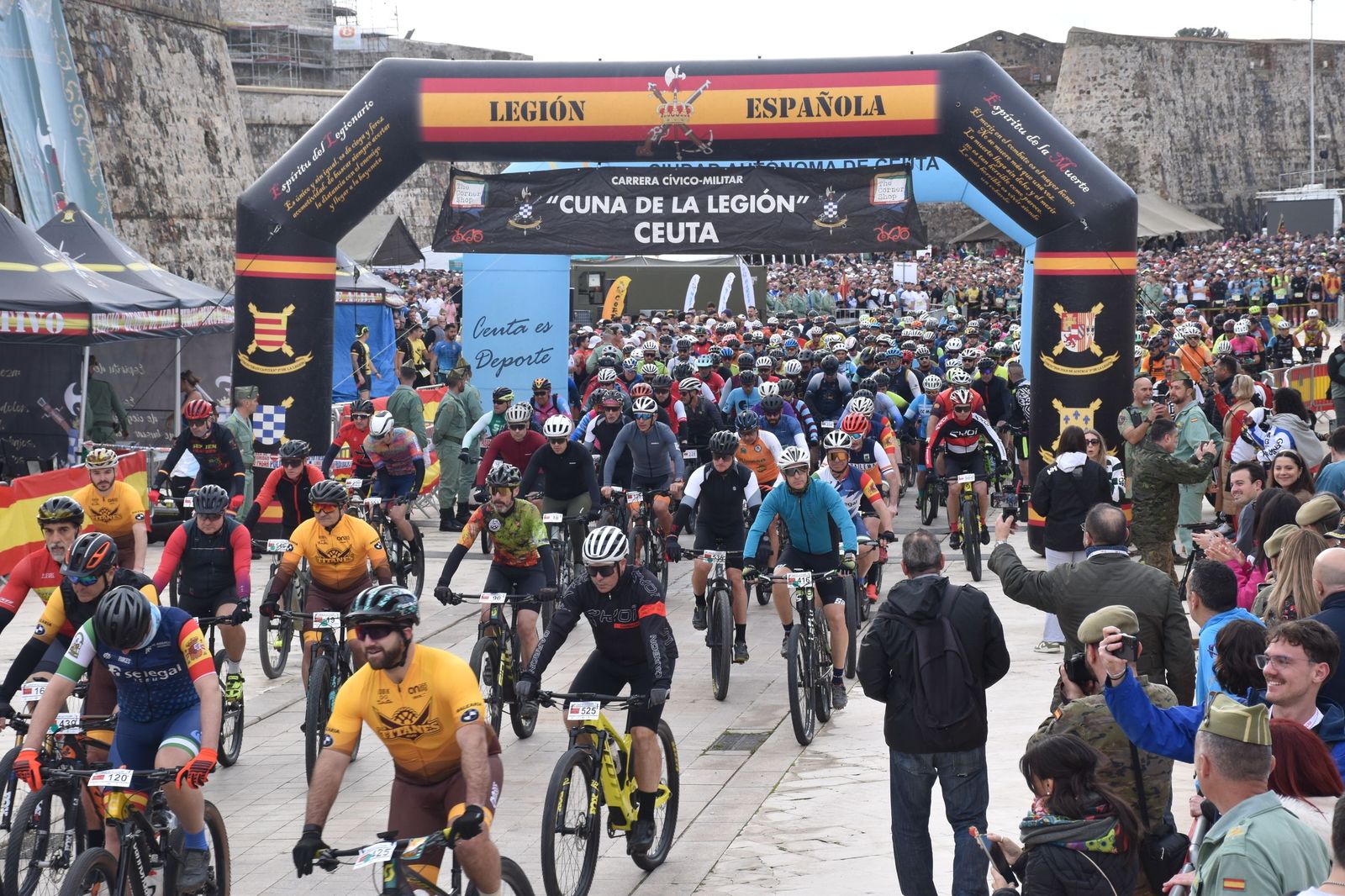 FOTOGALERÍA | Miles de corredores toman la salida en la X Cuna de la Legión: mira las imágenes