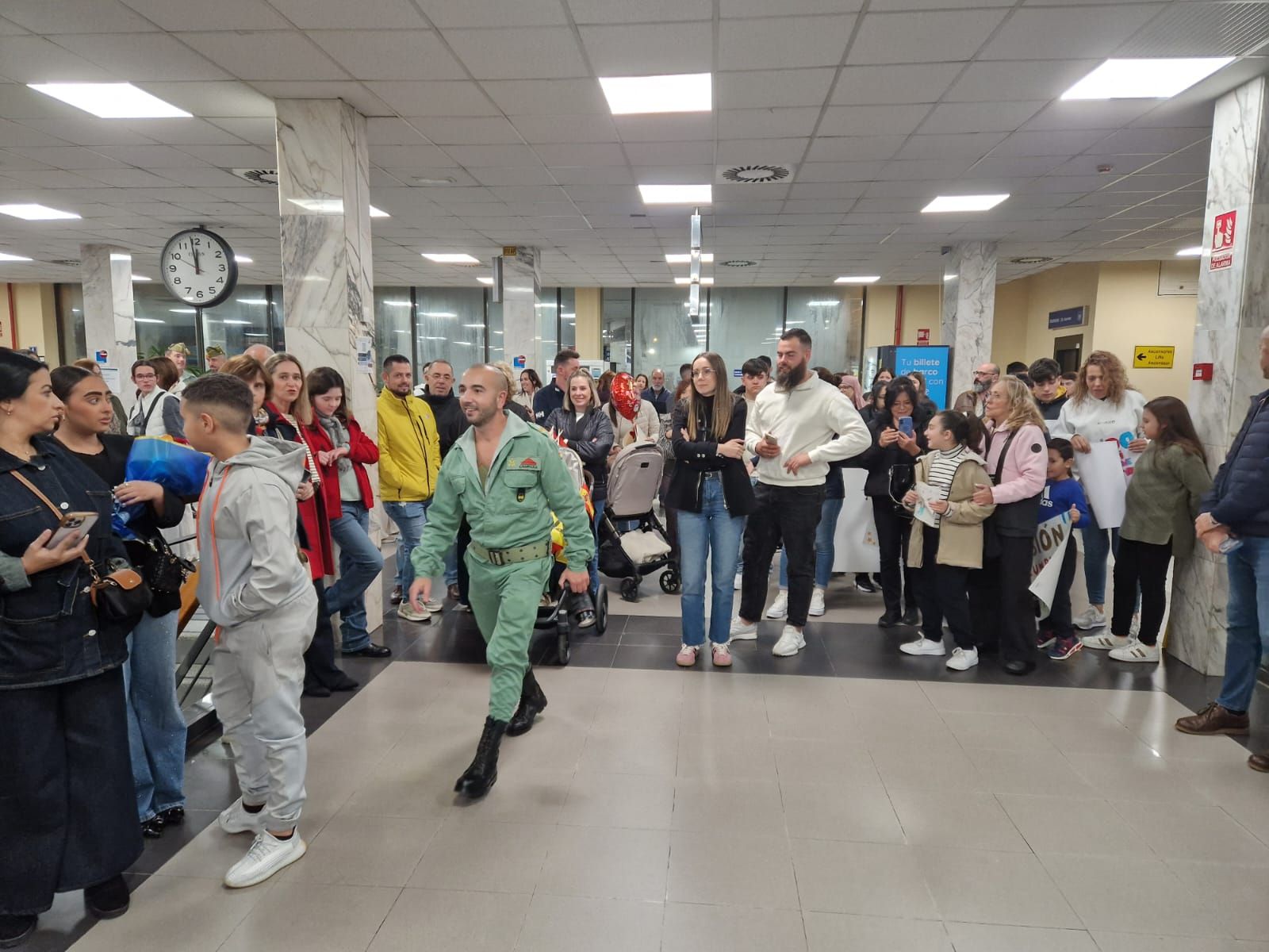 FOTOGALERÍA | De Irak a los brazos de su gente: fotogalería del regreso de la COMGECEU