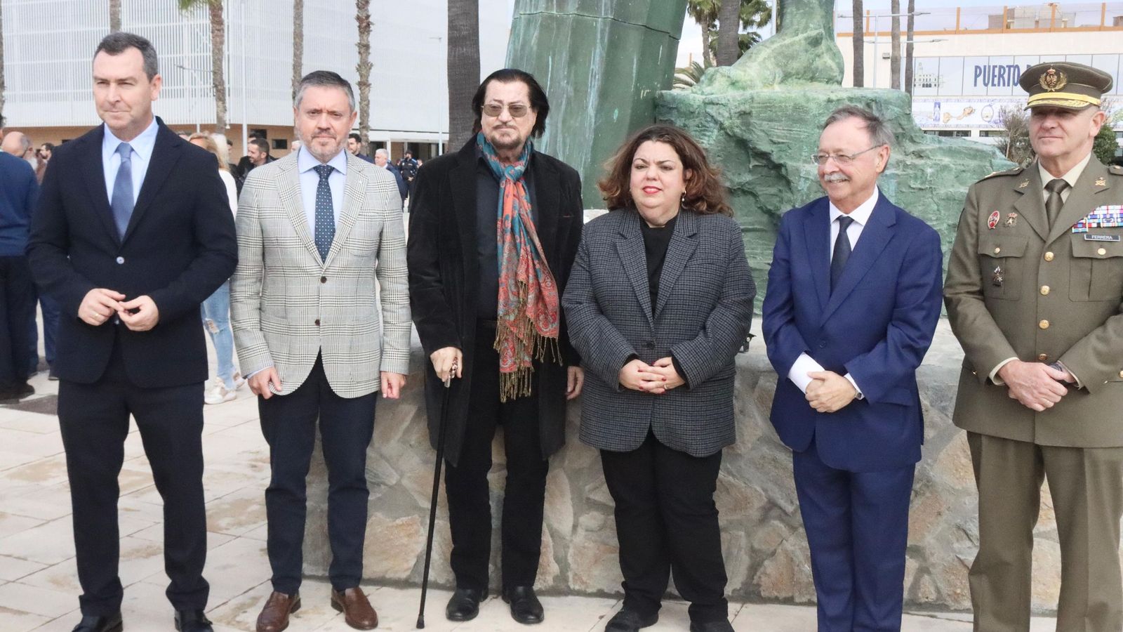 El artista ceutí, Serrán Pagán, fue uno de los grandes protagonistas antes del acto de inauguración