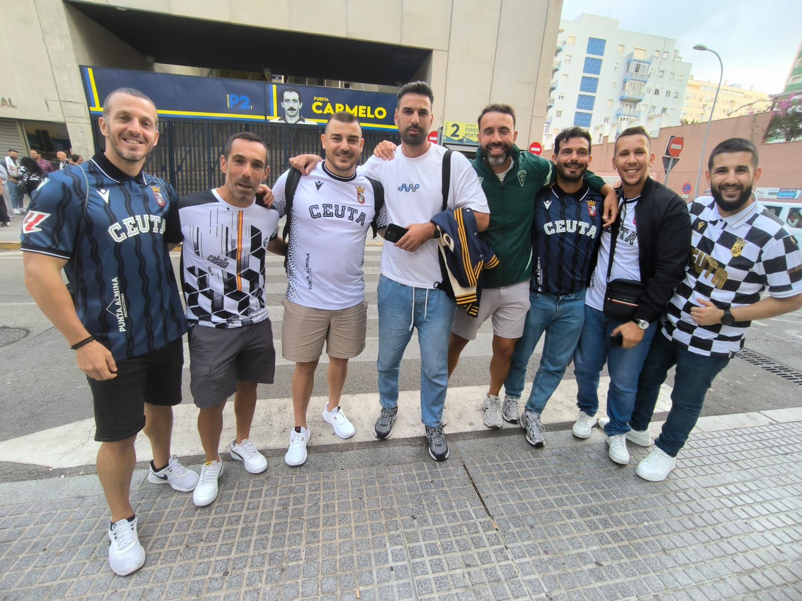 Ambientazo caballa en Cádiz en la previa del partido de la AD Ceuta FC