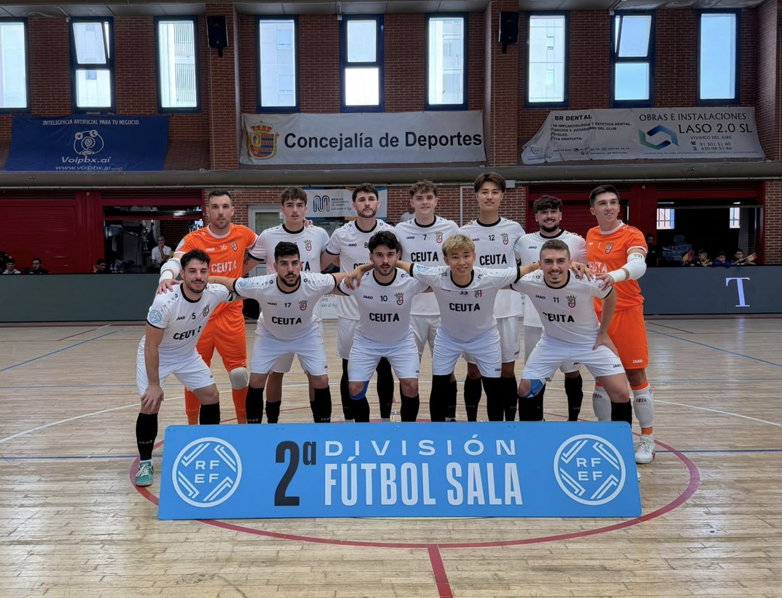 La plantilla del Ceutí posa antes del encuentro frente al Móstoles