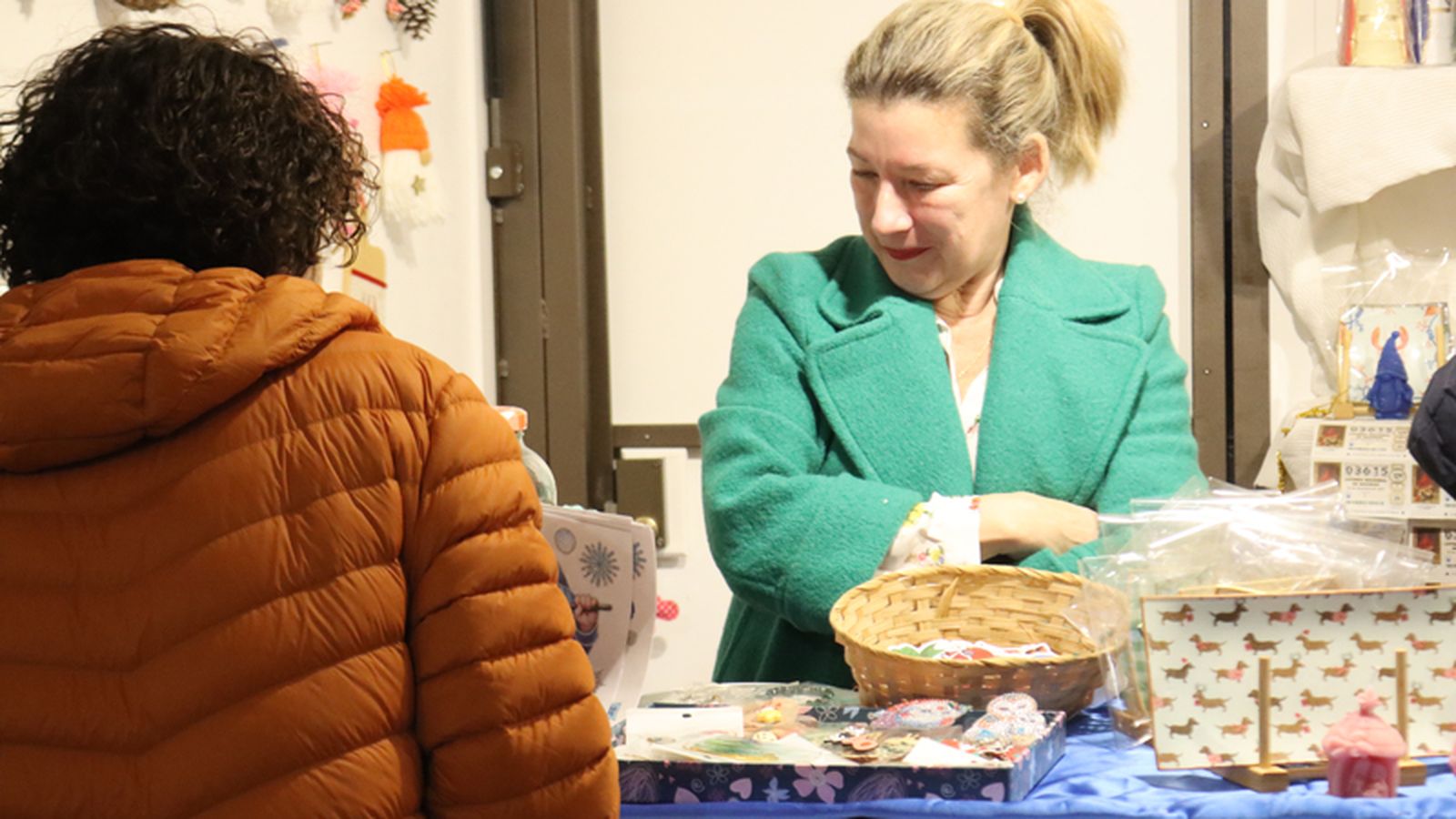 FOTOGALERÍA | Polvoroná infantil y mercadillo en la plaza Nelson Mandela
