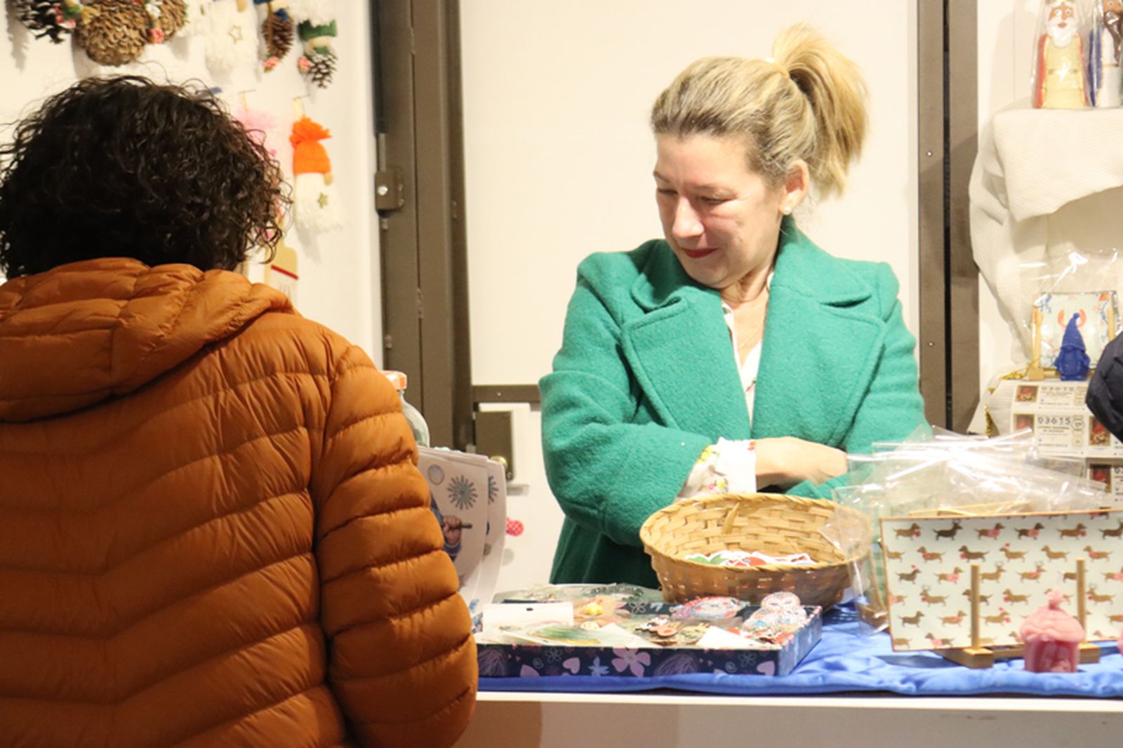FOTOGALERÍA | Polvoroná infantil y mercadillo en la plaza Nelson Mandela