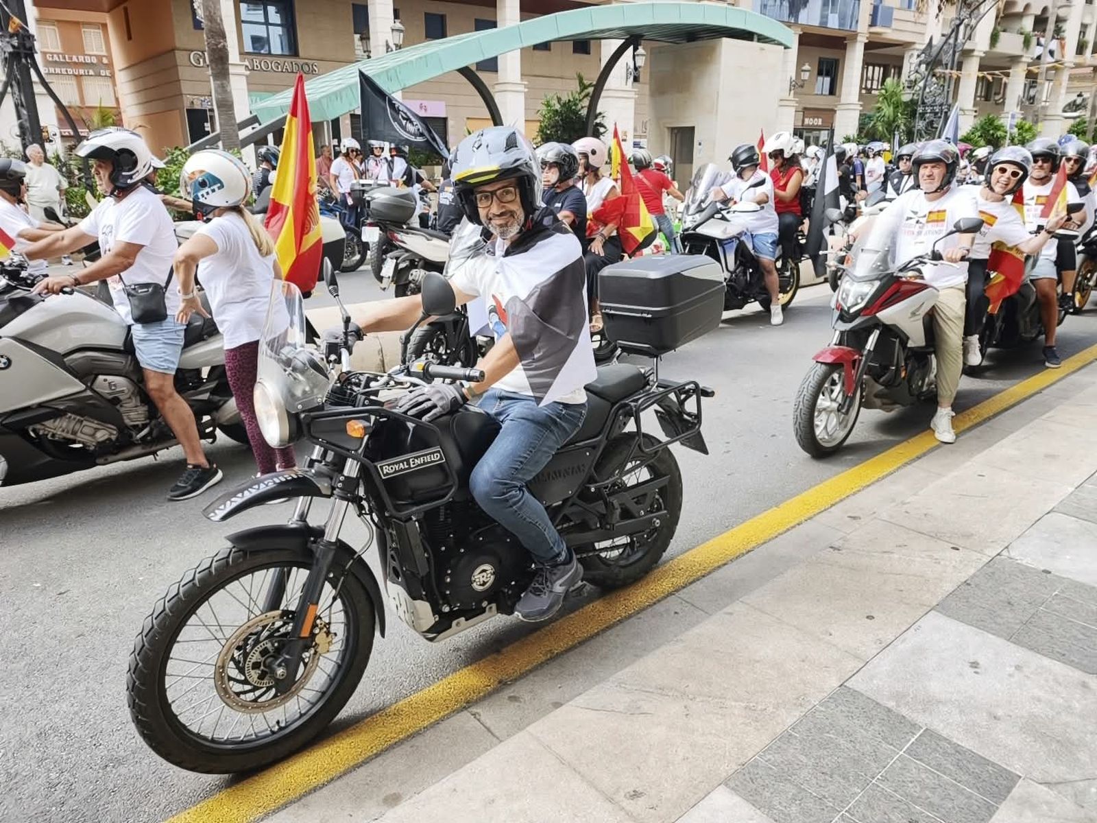 Cientos de motoristas se manifiestan por las calles de Ceuta