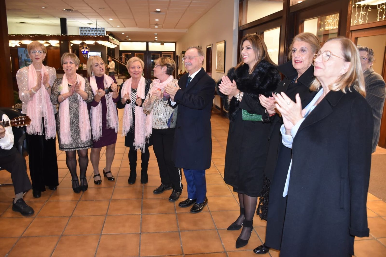 Luces, villancicos y sonrisas para nuestros mayores