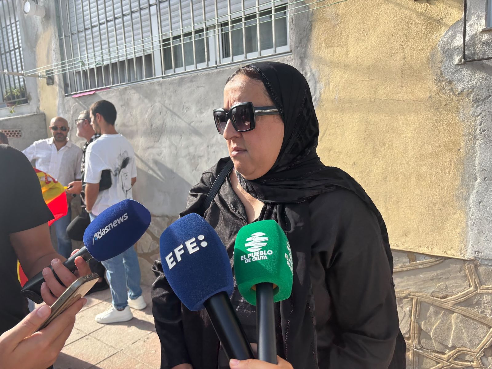“No nos mires, únete”: una pacífica pero discreta manifestación por la periferia