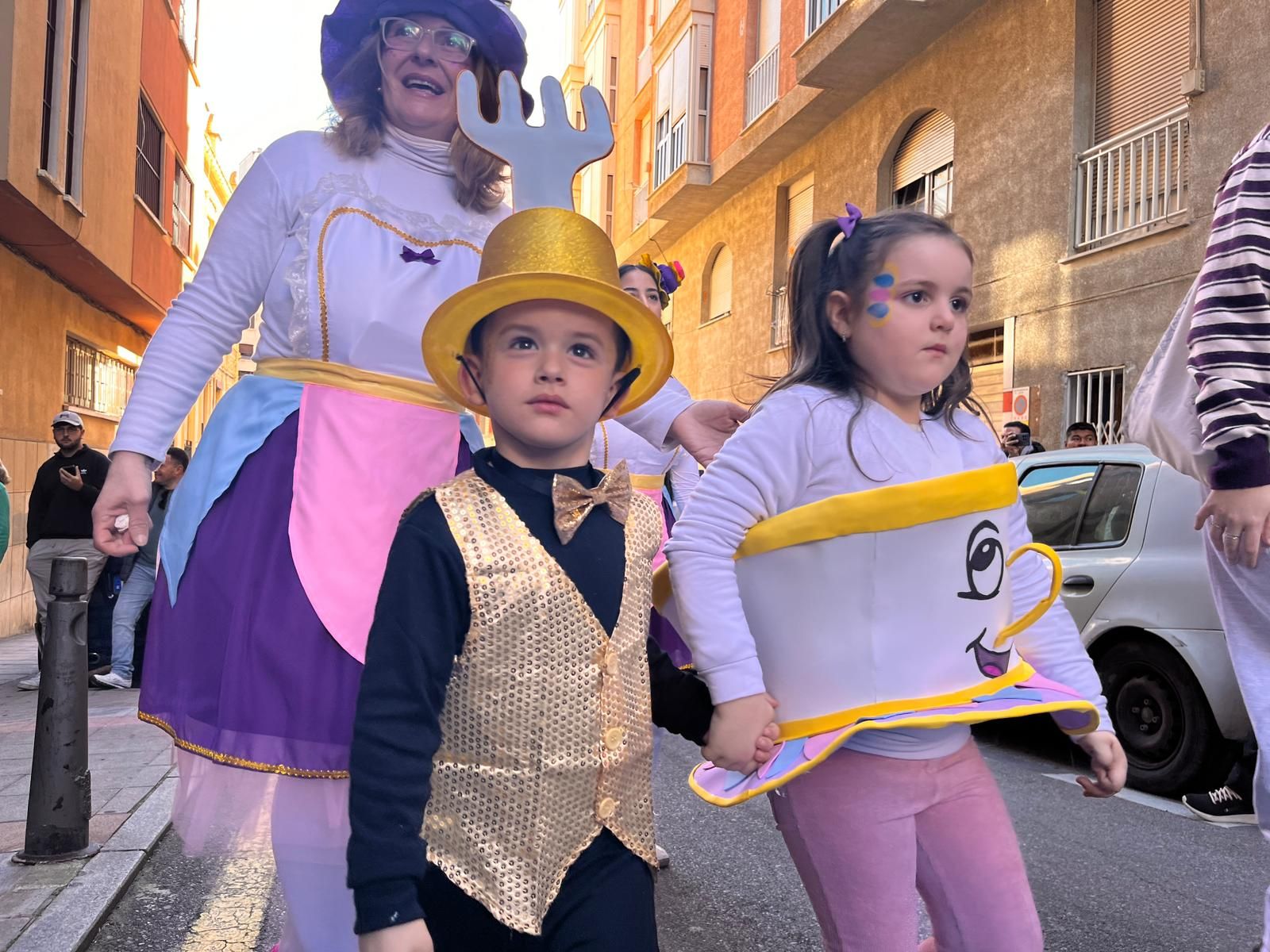 El 'Beatriz de Silva' protagoniza un pasacalles de cuento