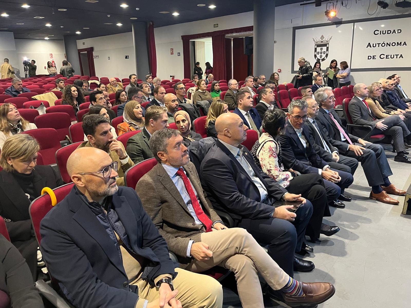 El Pueblo invita a reflexionar sobre el futuro del turismo en Ceuta