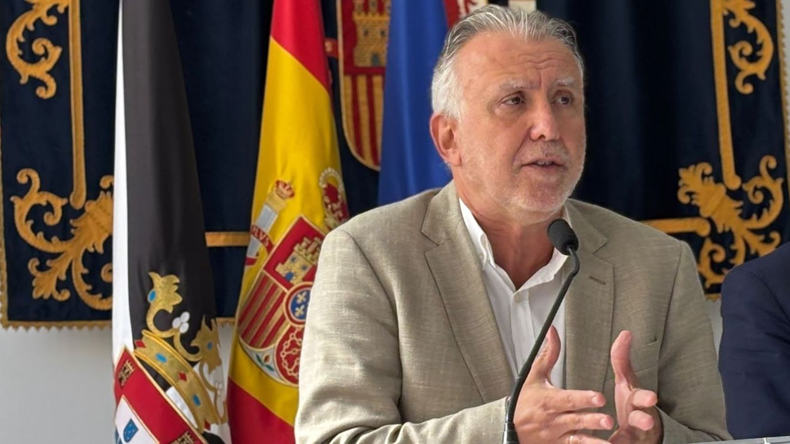 Ángel Víctor Torres.