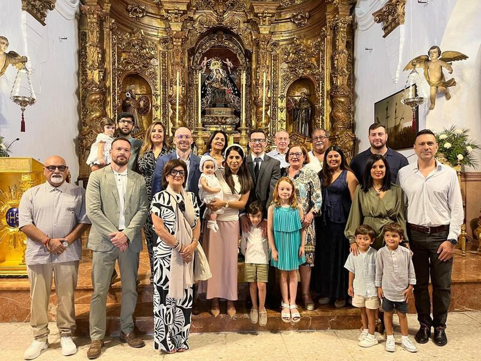Melissa, José y Teresa reciben el sacramento del bautismo