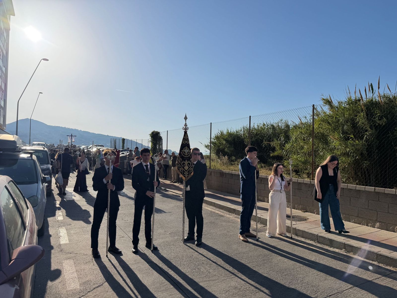 Emotiva procesión de la Cruz de Mayo de Parques de Ceuta por la barriada