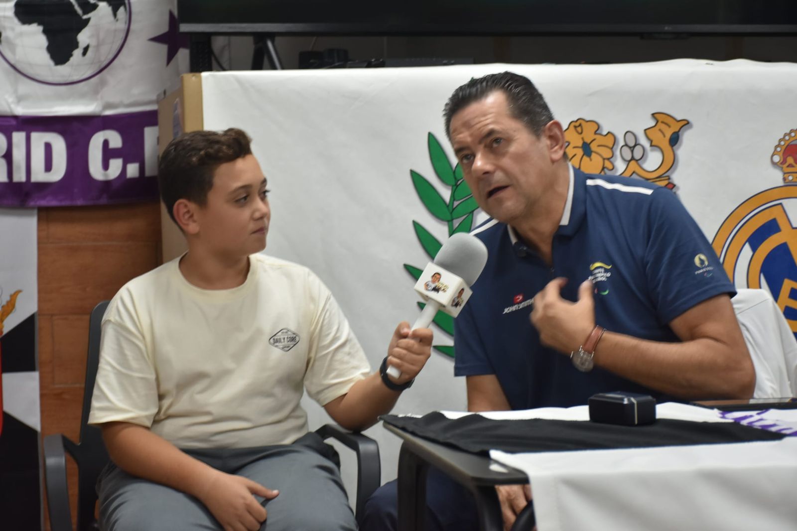 Tomás Roncero visita la Peña Madridista de Ceuta