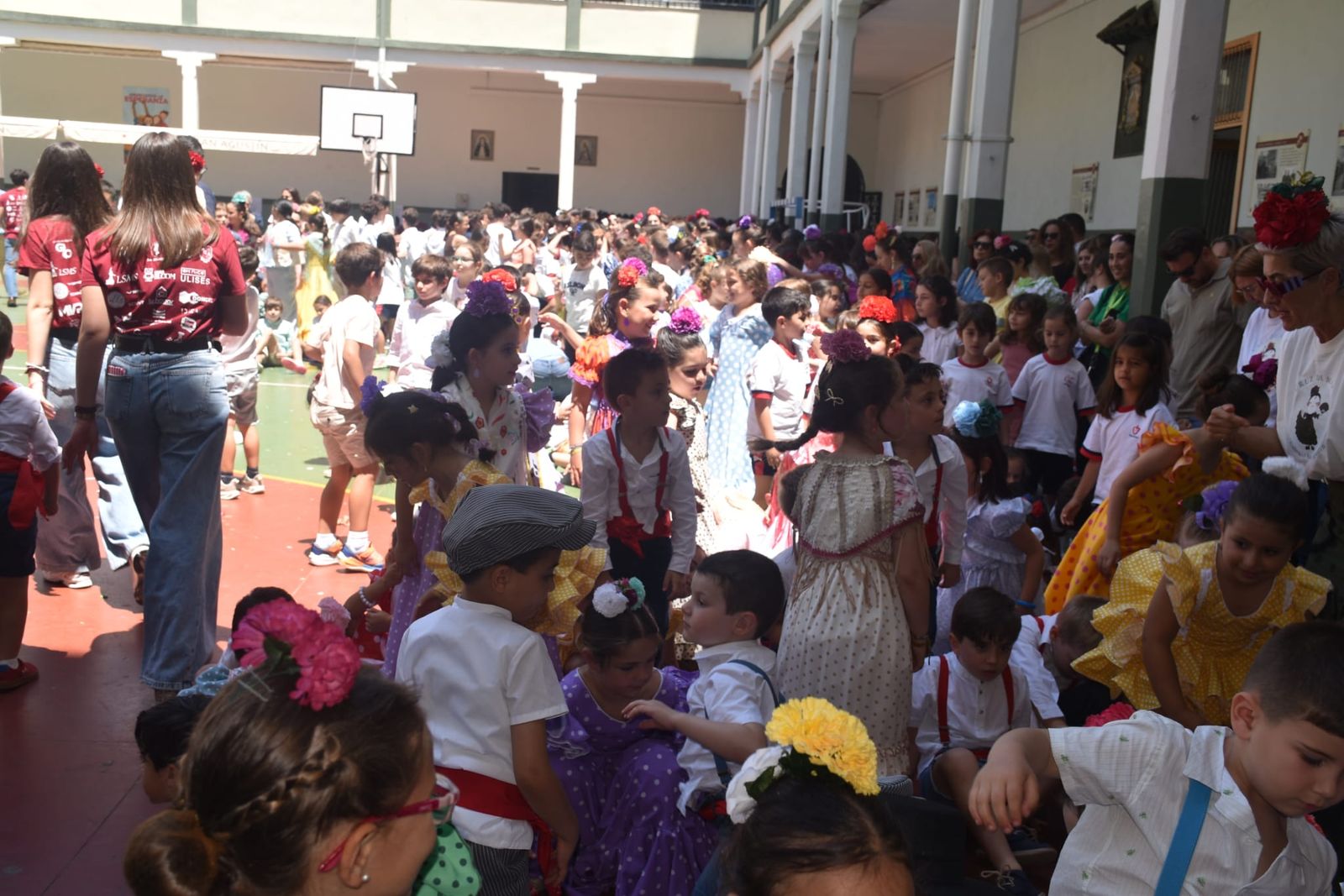El Colegio de San Agustín disfruta de una feliz jornada solidaria con su Cruz de Mayo