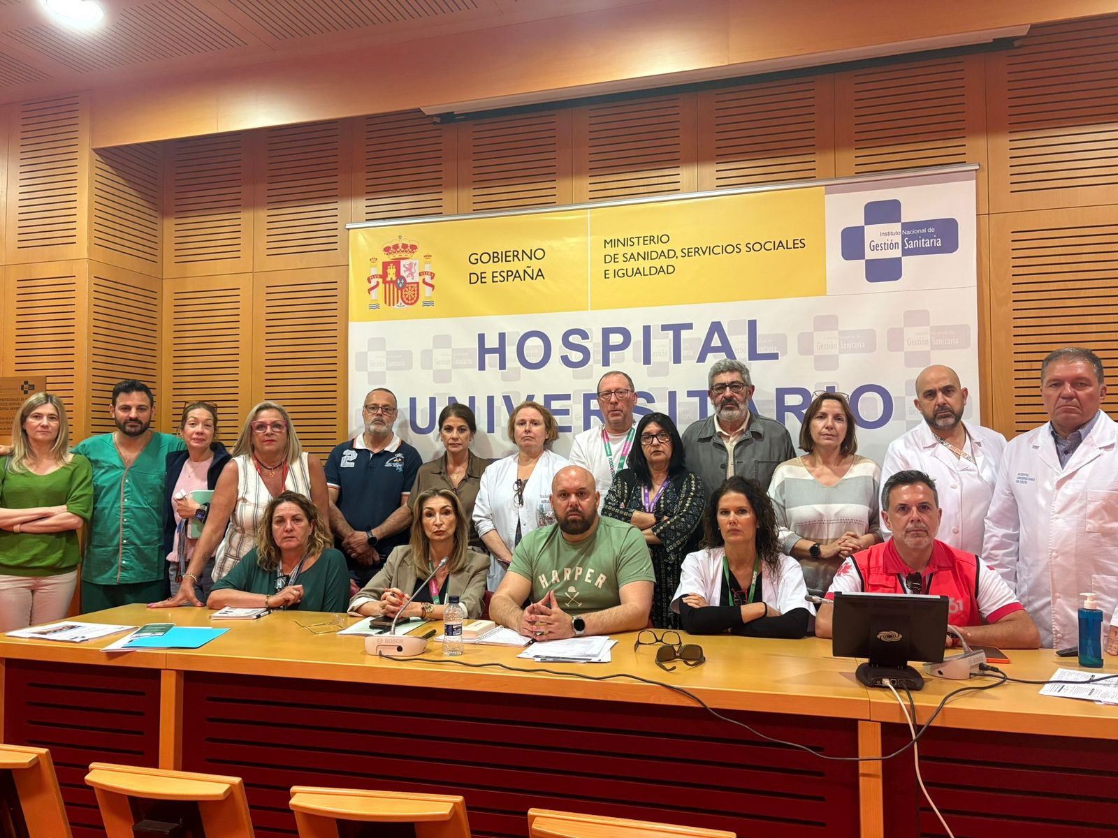 Todos los miembros de la Junta de Personal del INGESA en Ceuta, de CSIF, CCOO, CEMSATSE y SAE, además de representantes de UGT, tras la reunión celebrada este jueves en el HUCE
