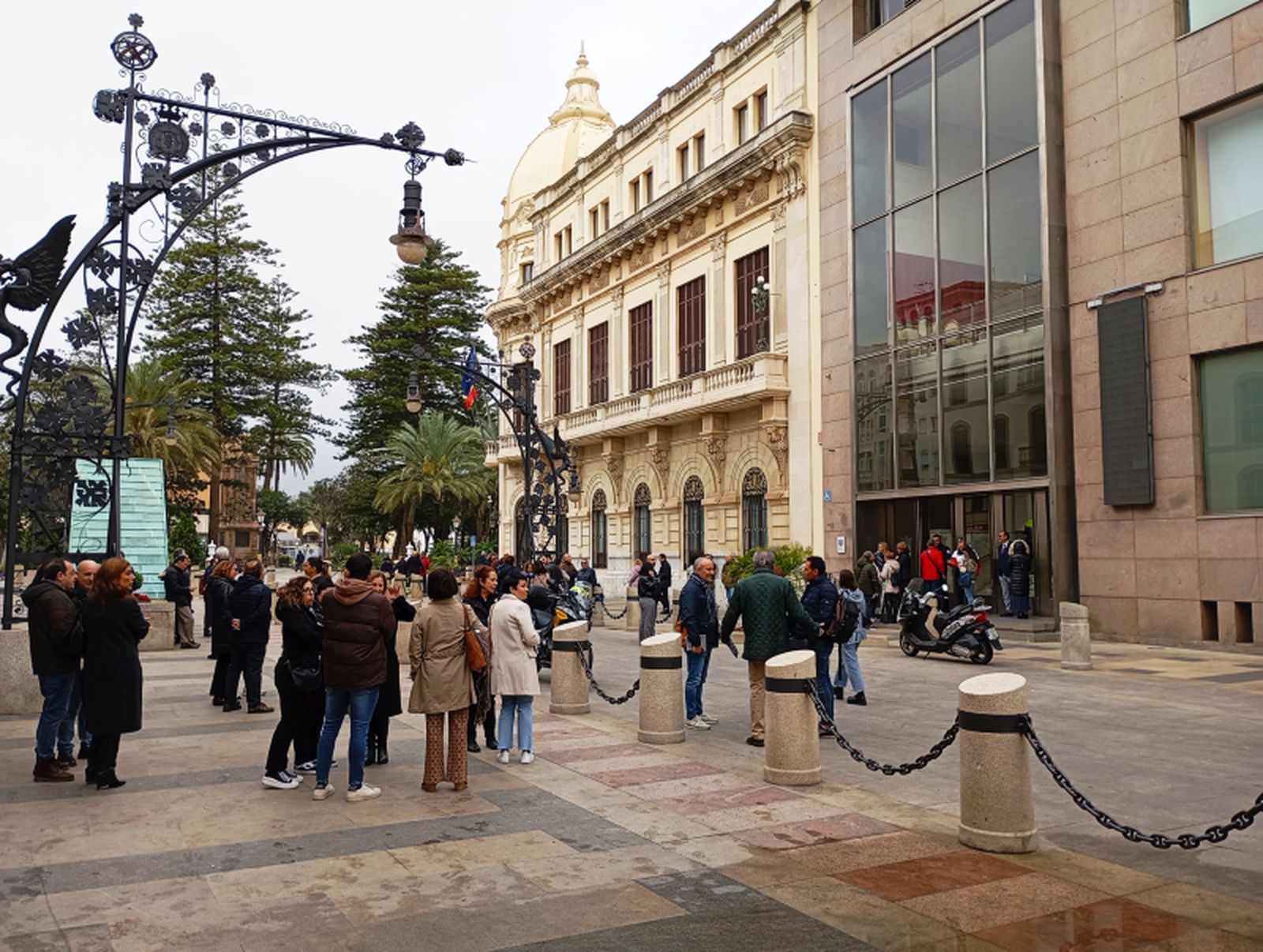 Aspecto exterior del Palacio Autonómico, esta mañana/ Juanjo Coronado