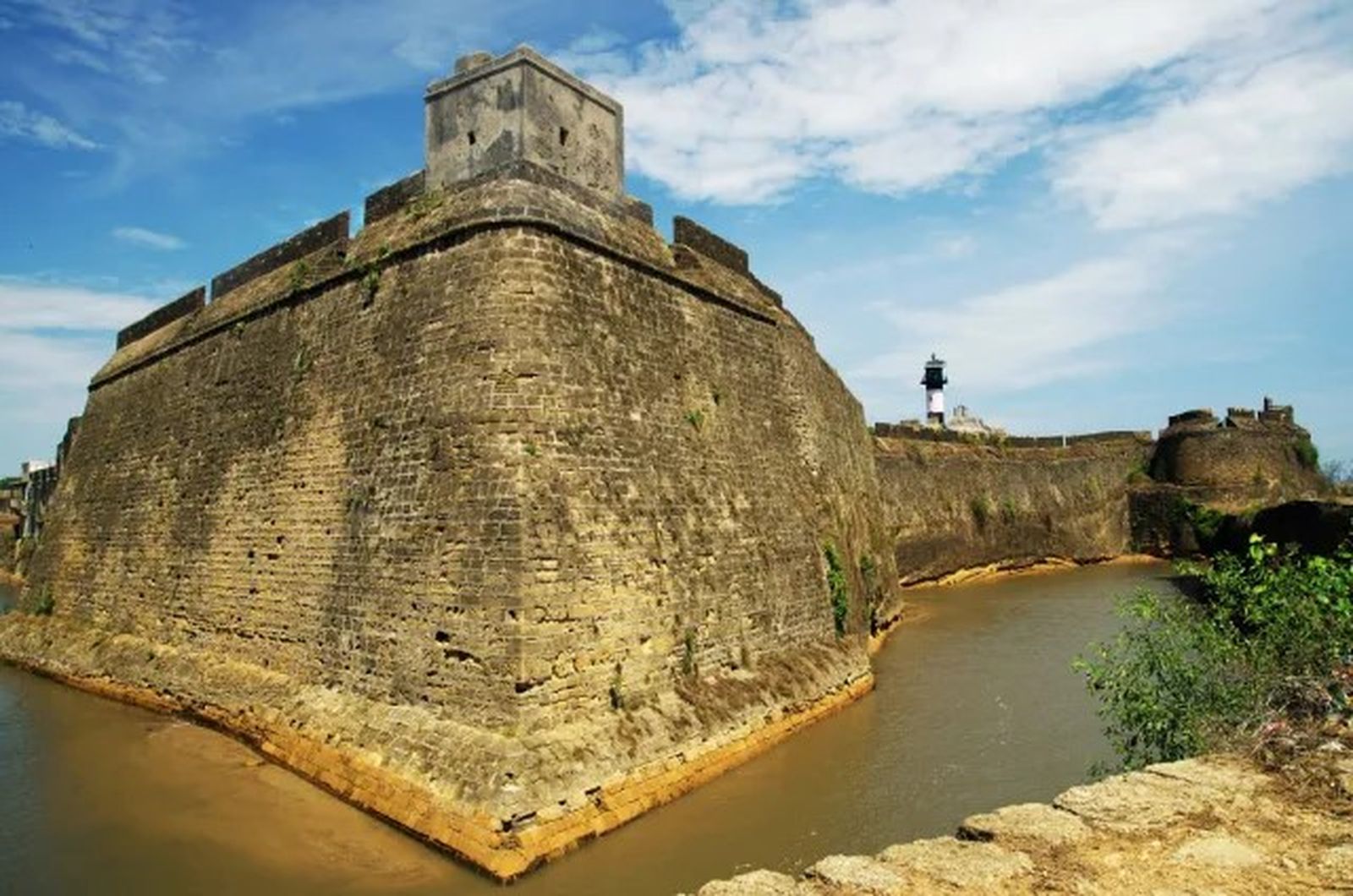 Fortaleza portuguesa de Diu. (Hemos elegido esta foto por la similitud con nuestro foso). / FOTO CEDIDA