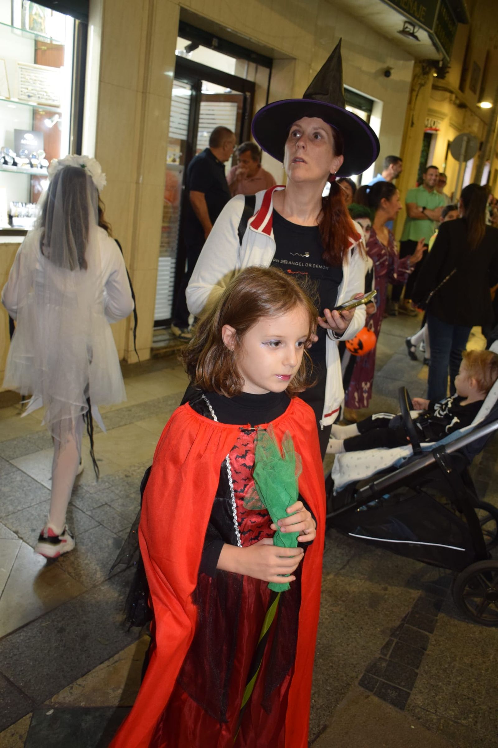 Ceuta se llena de huesos y risas en un Halloween de miedo Ceuta se llena de huesos y risas en un Halloween de risas