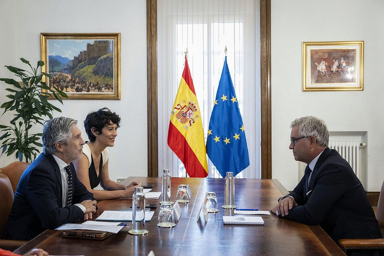 Fernando Grande-Grande-Marlaska,  Saiz y Brunner, durante la reunión