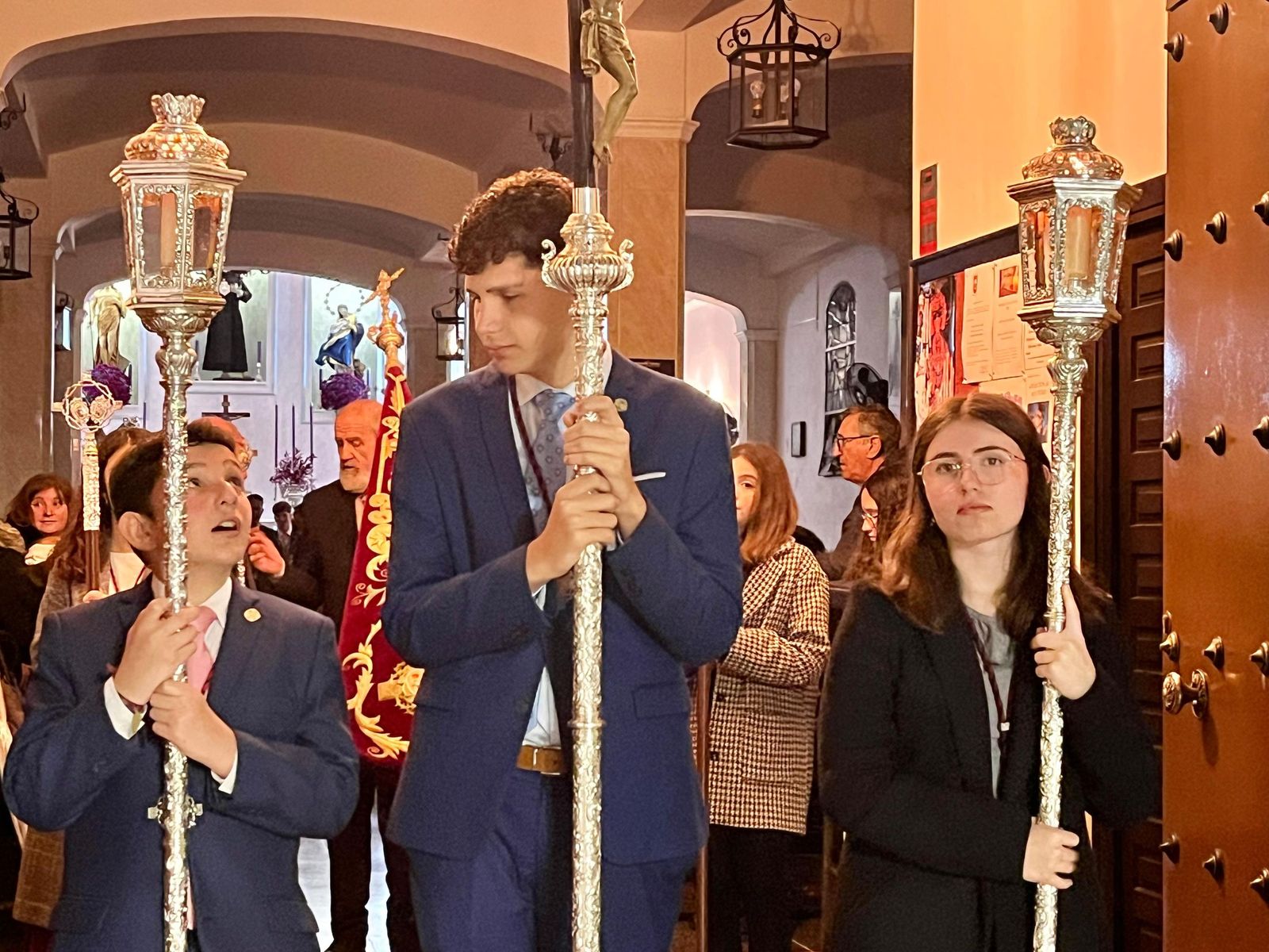 La lluvia no impide el traslado de la Amargura y el Caído a su Casa