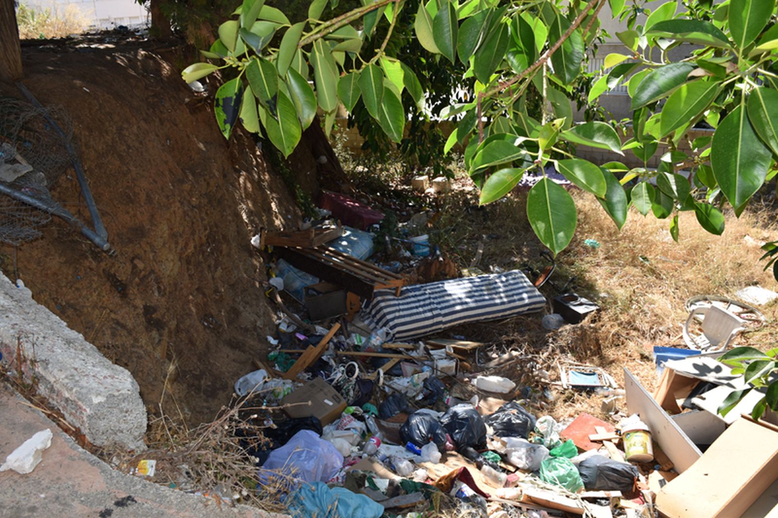 Un vertedero ilegal en la zona de Hadú. / FOTO NICOL'S Un vertedero ilegal en la zona de Hadú. / FOTO NICOL'S