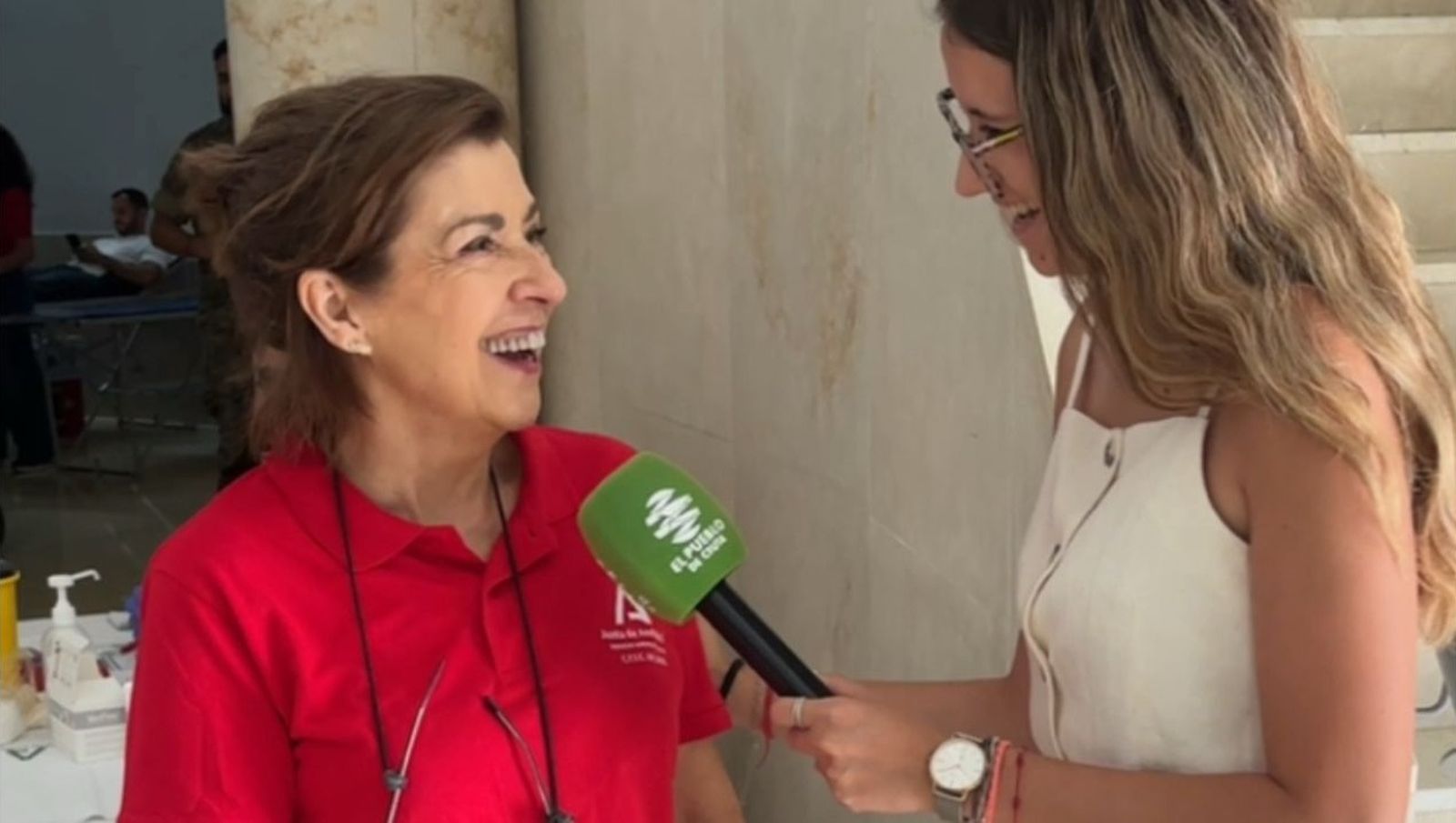 A la izquierda, la supervisora del Centro de Transfusión, Tejidos y Células de Cádiz, Gloria Rivero