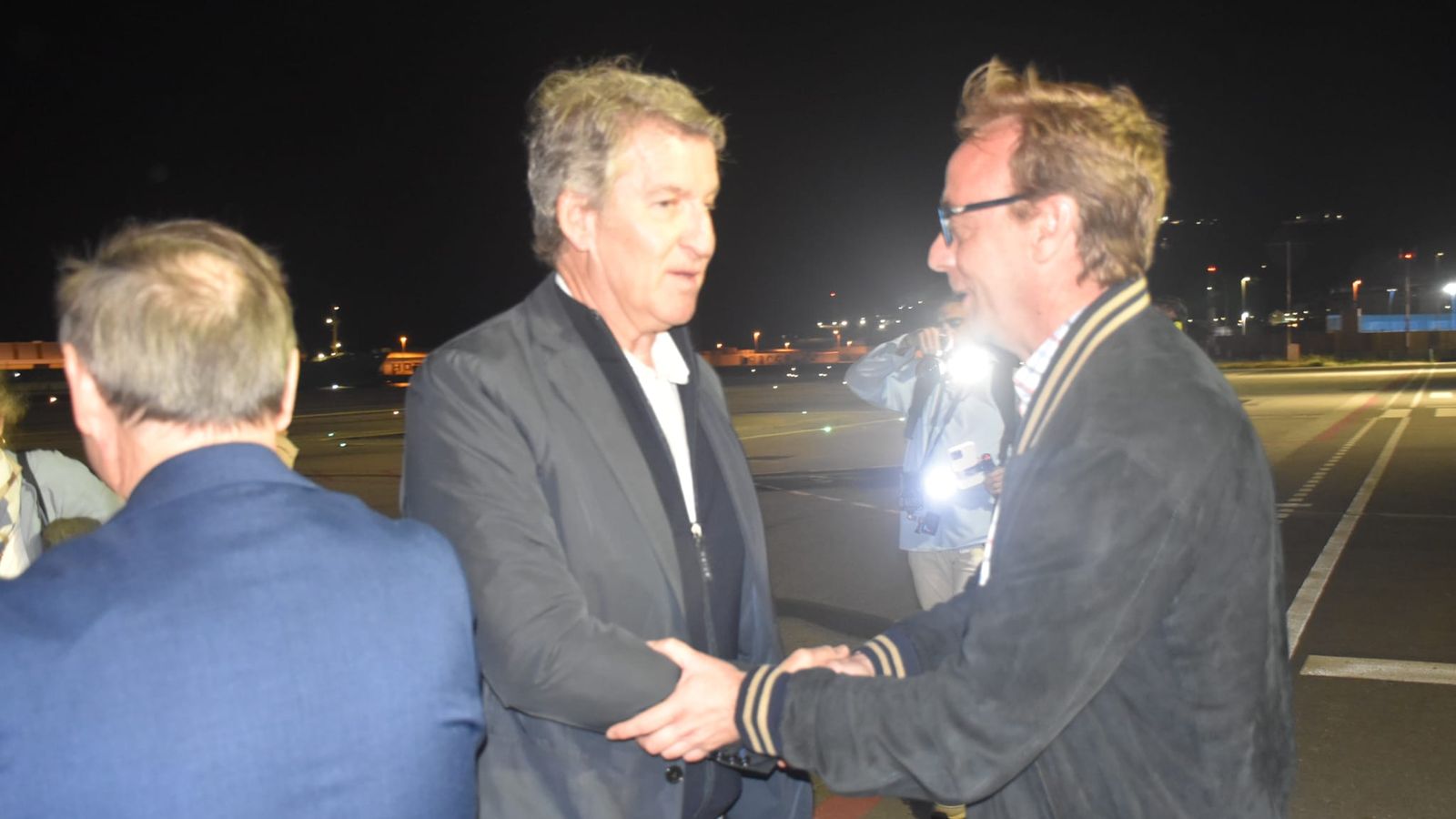 Feijóo ha sido recibido en el helipuerto por el presidente Vivas y el secretario general del PP, Guillermo Martínez