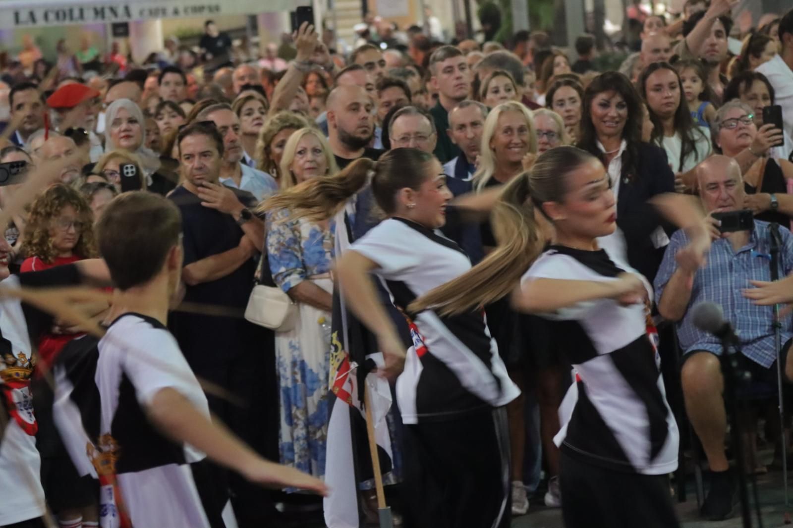 Vivas visita la Plaza de los Reyes, “un ejemplo de civismo de los ceutíes”