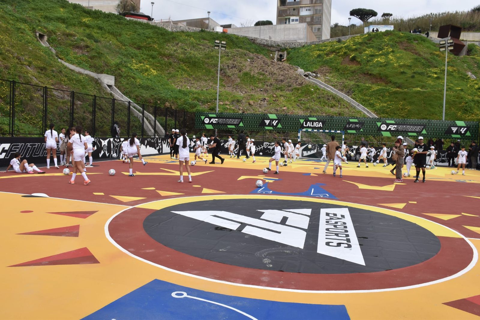 El Sarchal estrena una cancha de fútbol diseñada con la “identidad de Ceuta”