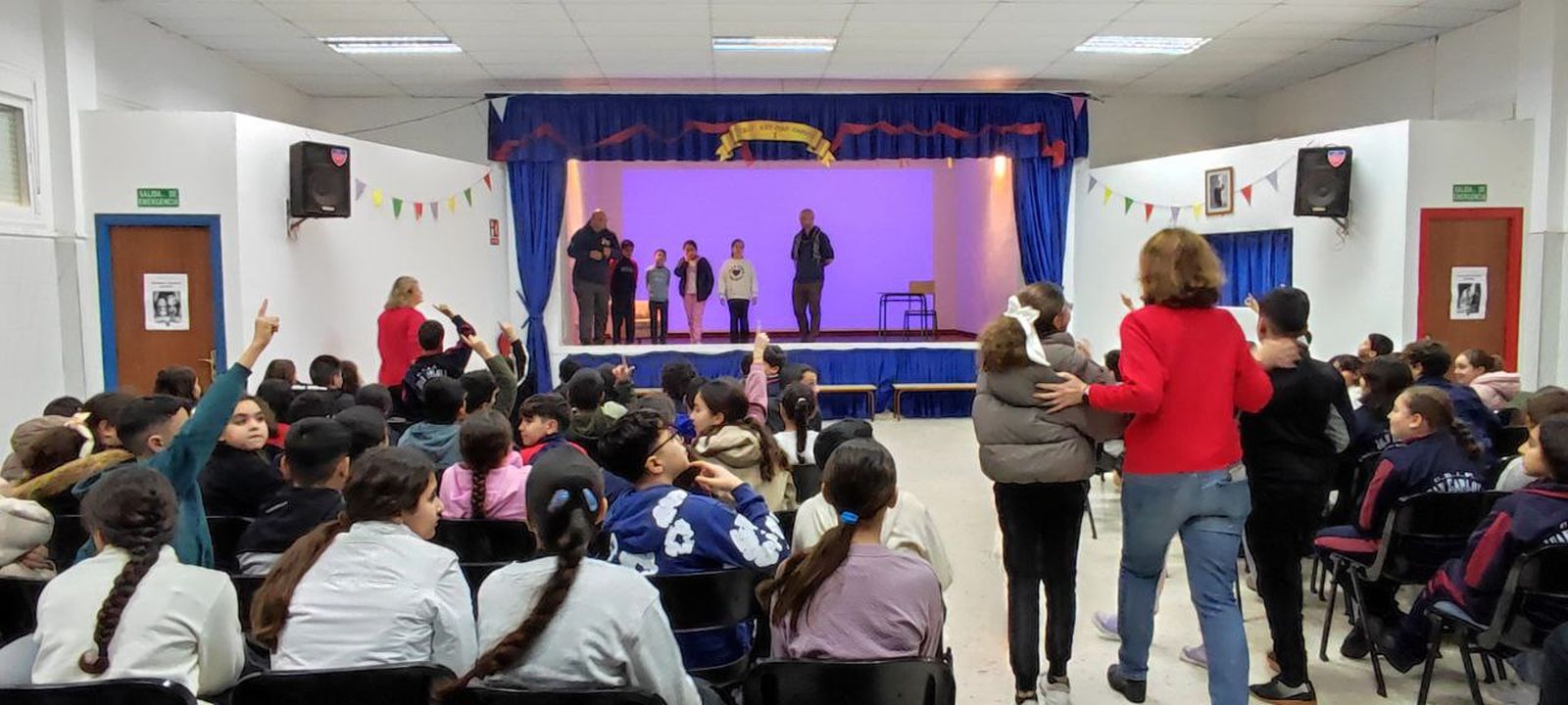 El CEIP Rey Juan Carlos I disfruta con una obra de teatro contra el Bullying en el Día de la Paz