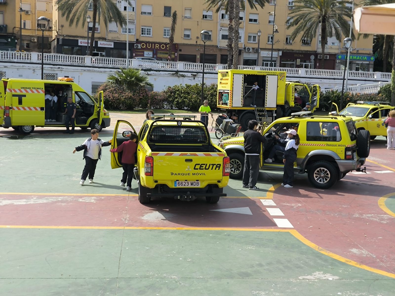 El Parque Móvil de Ceuta celebra su 50 aniversario con una exposición para escolares