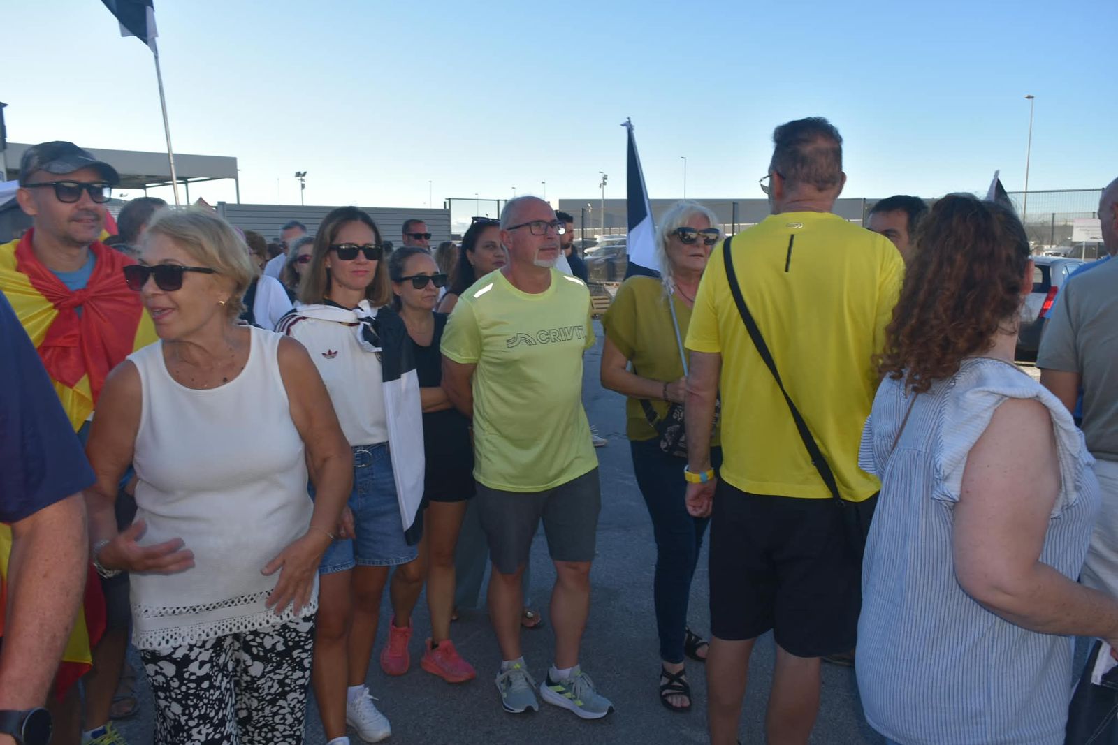 Los trabajadores del Puerto de Ceuta muestran su rechazo al asentamiento migrante