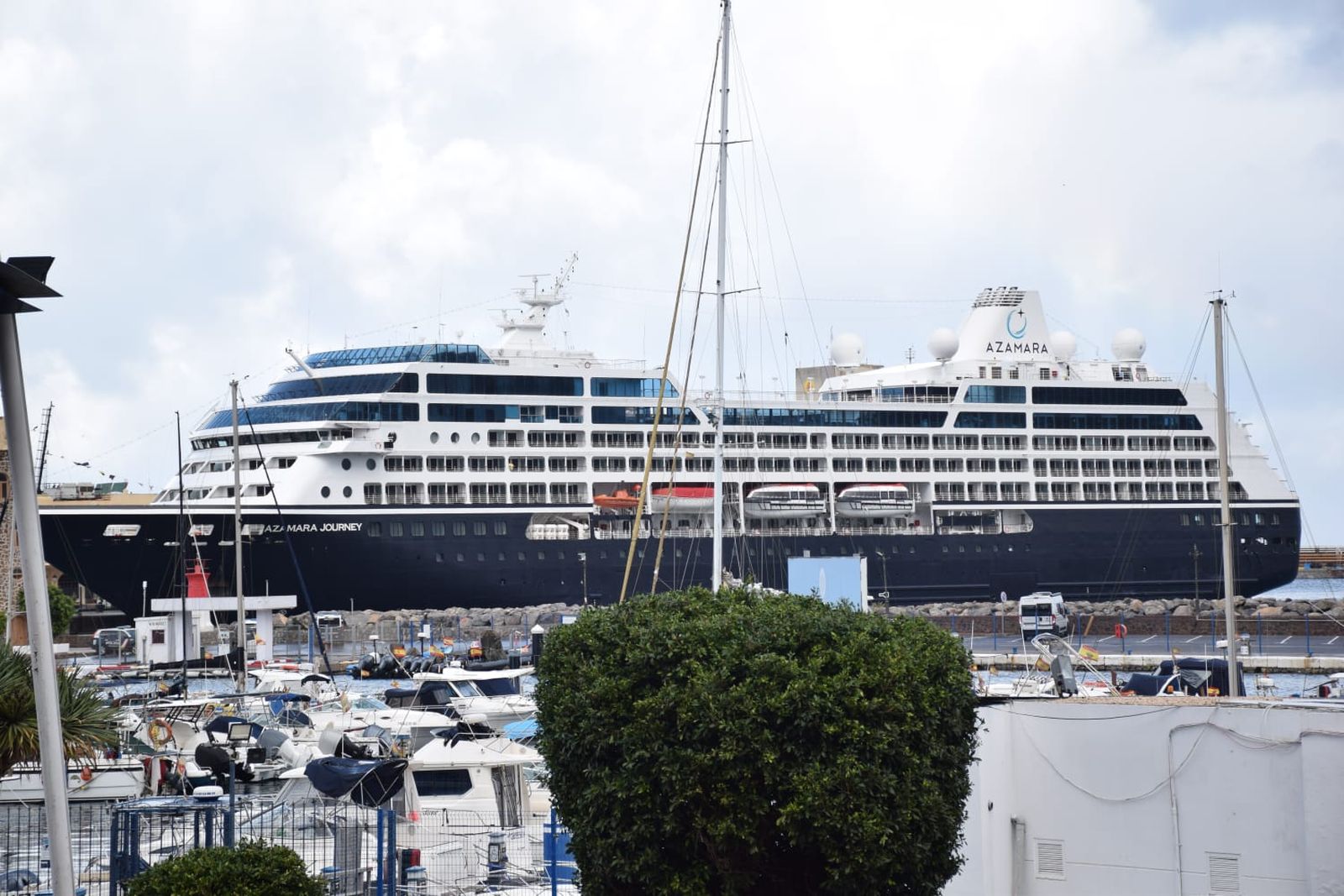 FOTOGALERÍA | La primera escala del 'Azamara Journey' en Ceuta, a través del objetivo de Nicol’s