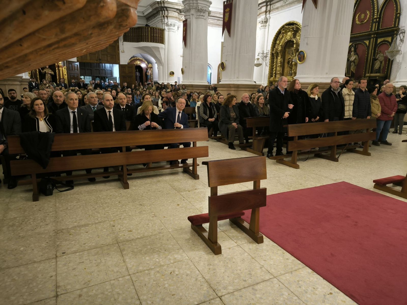 Una misa en la iglesia de África rinde memoria al capitán Álvaro García