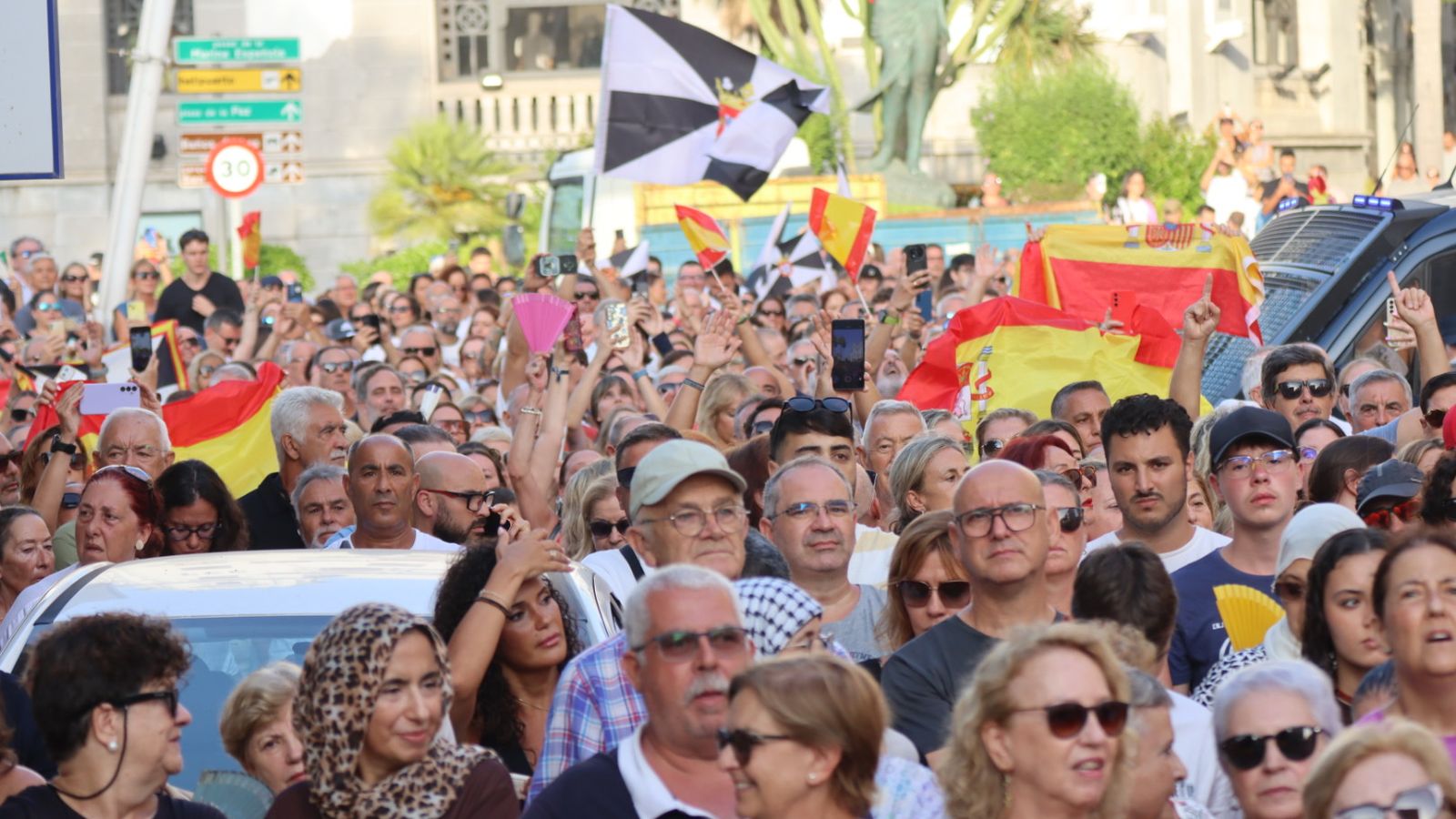 Concentración de las Cuatro Culturas por la convivencia y por soluciones ante la crisis migratoria