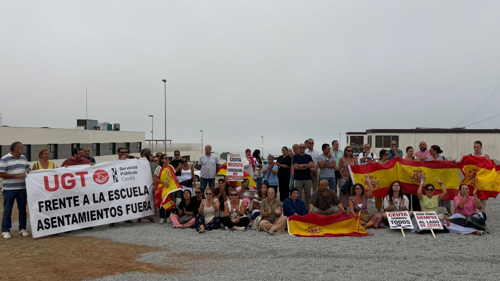 Ceutíes protestan contra la instalación de un recurso de acogida frente a la guardería de África y paralizan las obras
