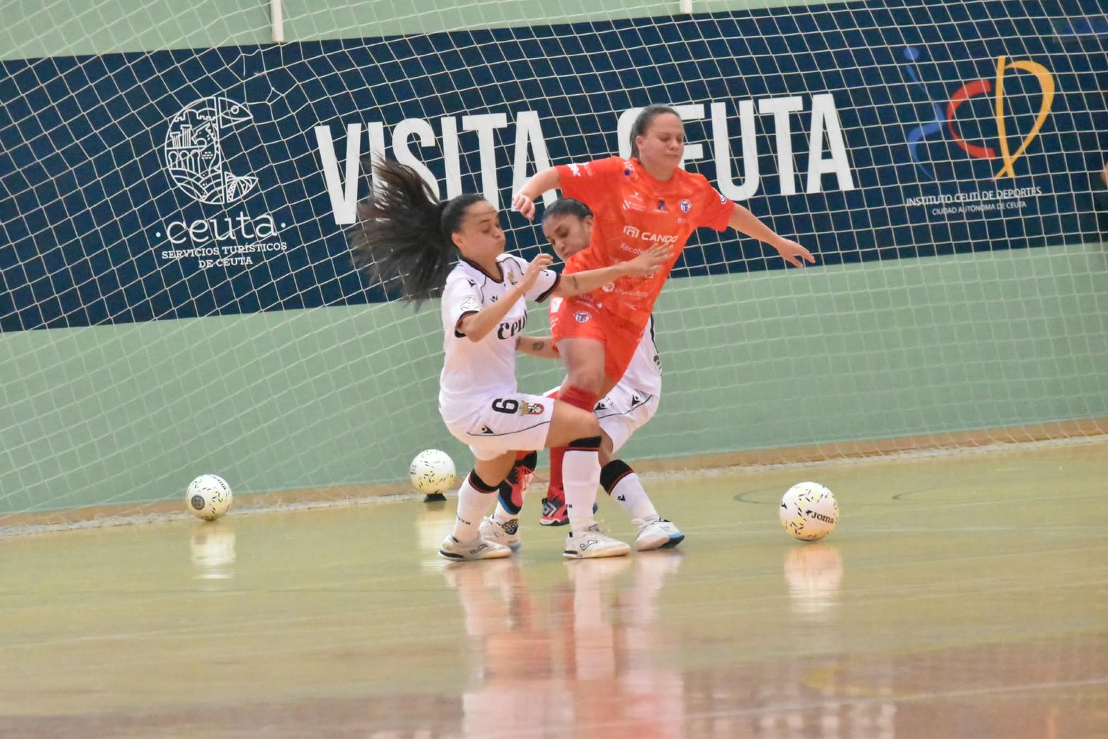El Ceuta femenino deja escapar una merecida victoria en su debut en casa